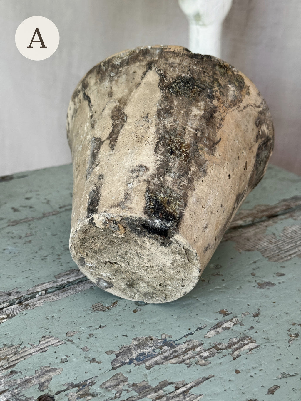 Resin pot A, underside and foot of the terracotta pot