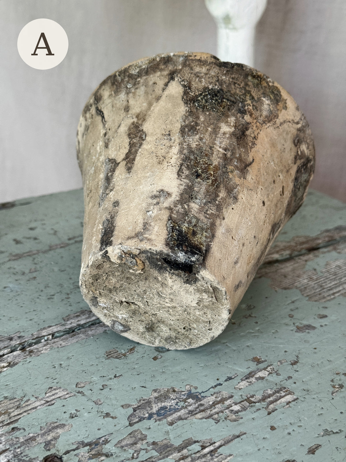 Resin pot A, underside and foot of the terracotta pot