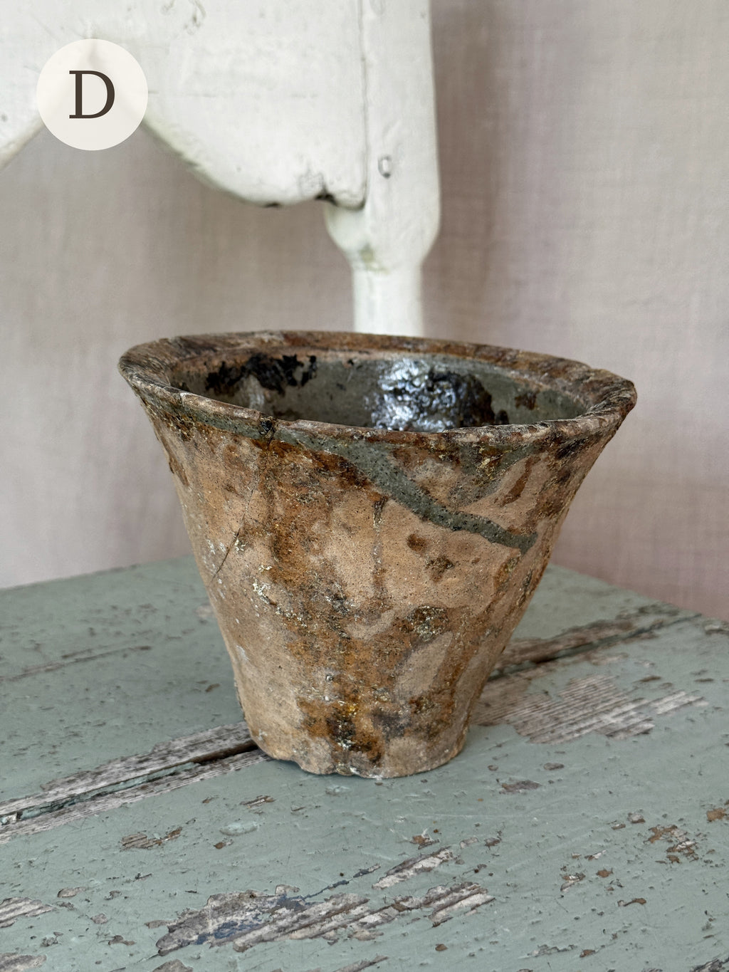 Resin pot D, warm salmon terracotta with amber resin spots, side view