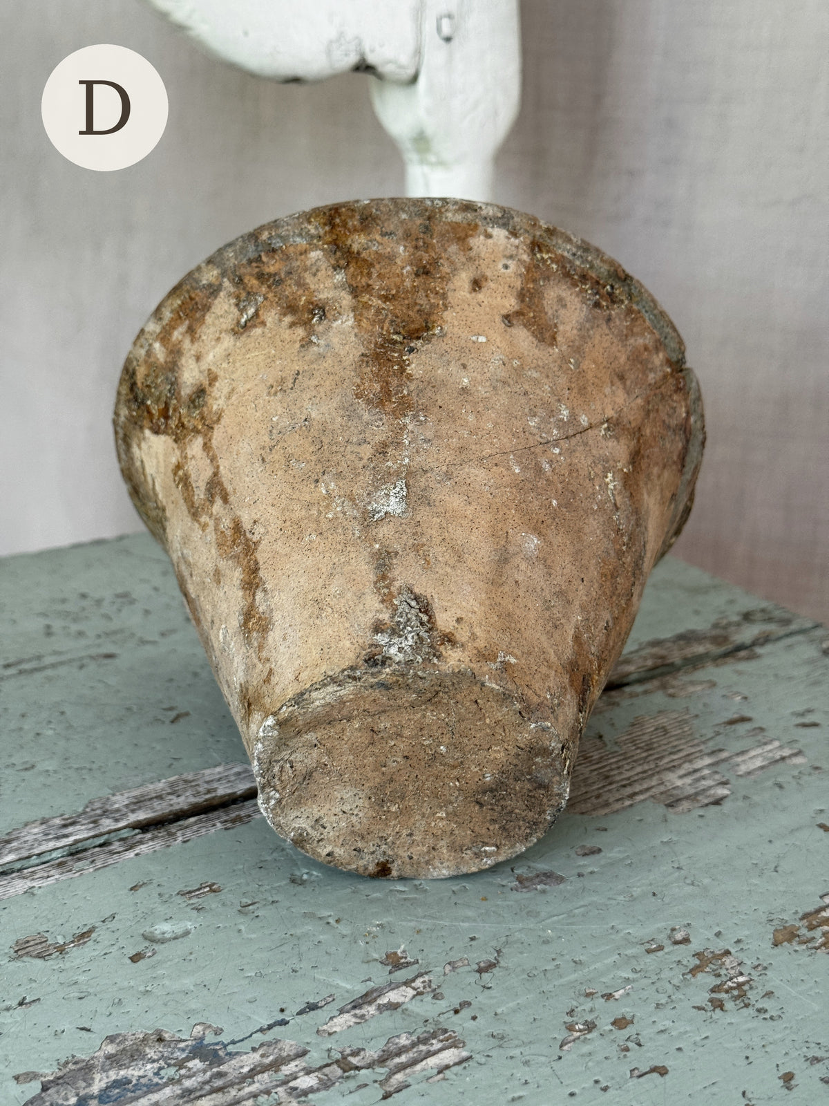 Resin pot D, underside of the terracotta pot