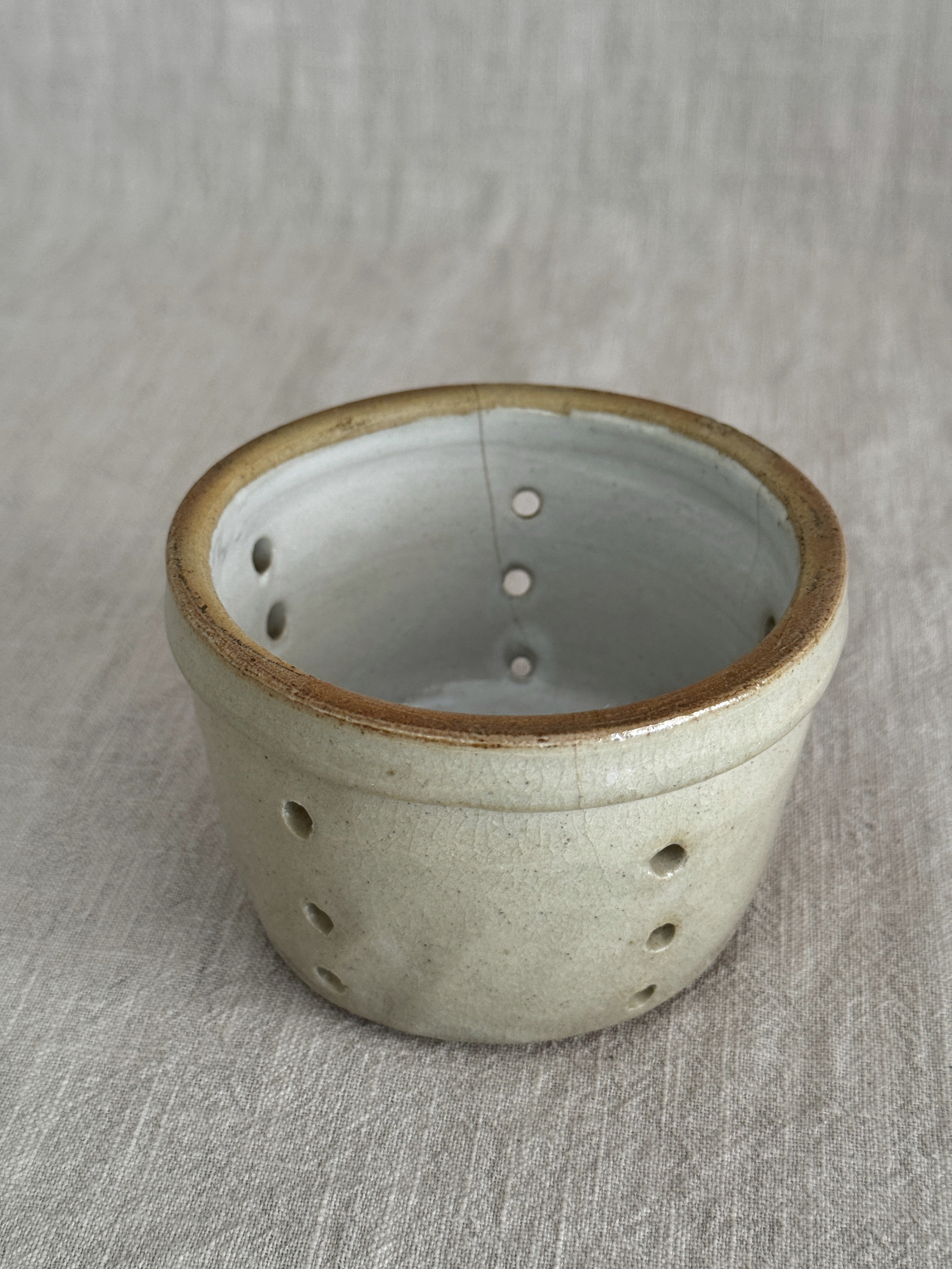 Rolled ochre rim of the larger French cheese mould seen from above