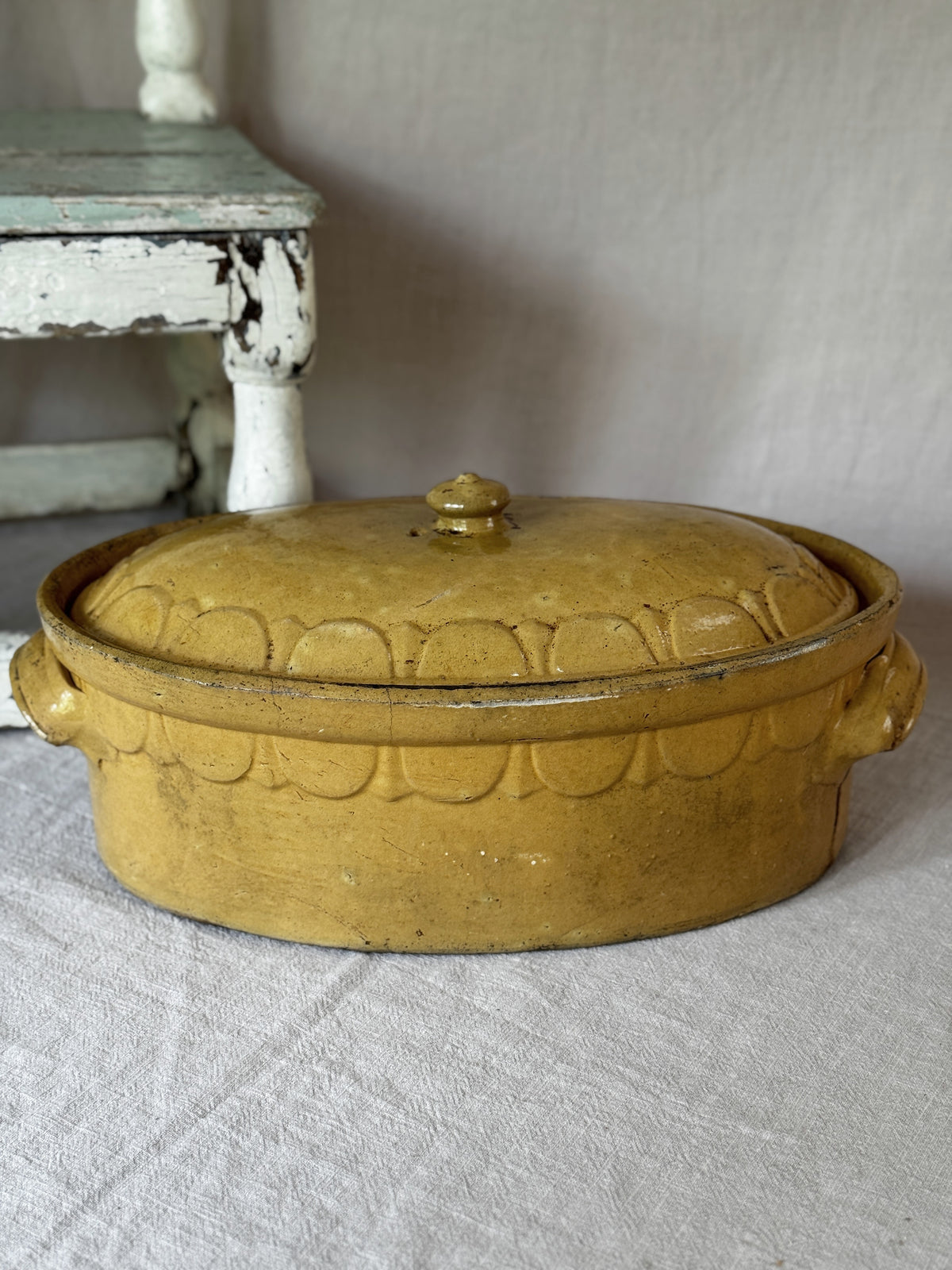 Side view of the Alsace terrine with relief arches