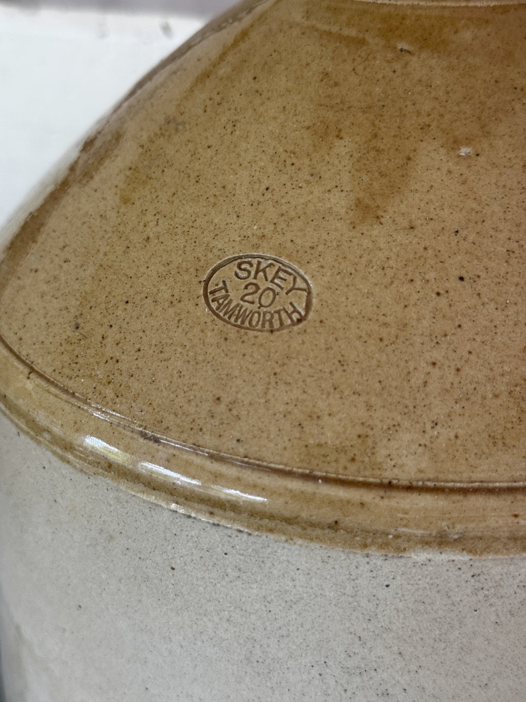 Impressed SKEY 20 TAMWORTH stamp on the flagon shoulder