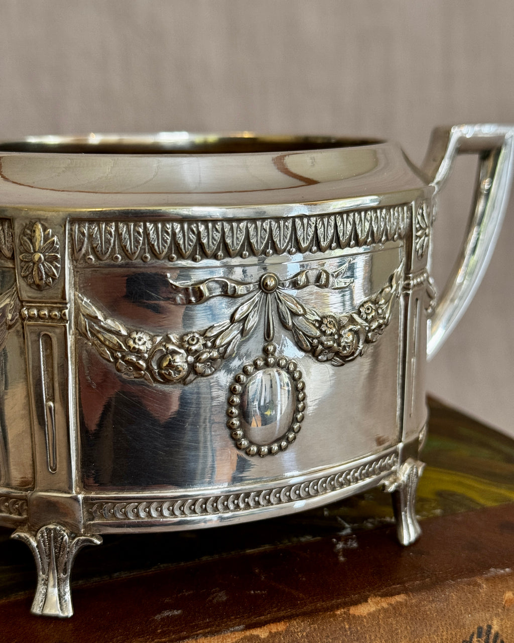 The Gustavian Cream & Sugar Set – Hallbergs GAB