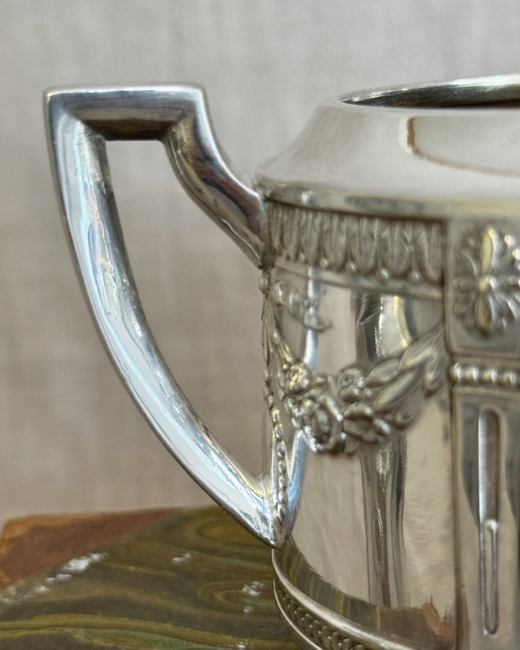 The Gustavian Cream & Sugar Set – Hallbergs GAB