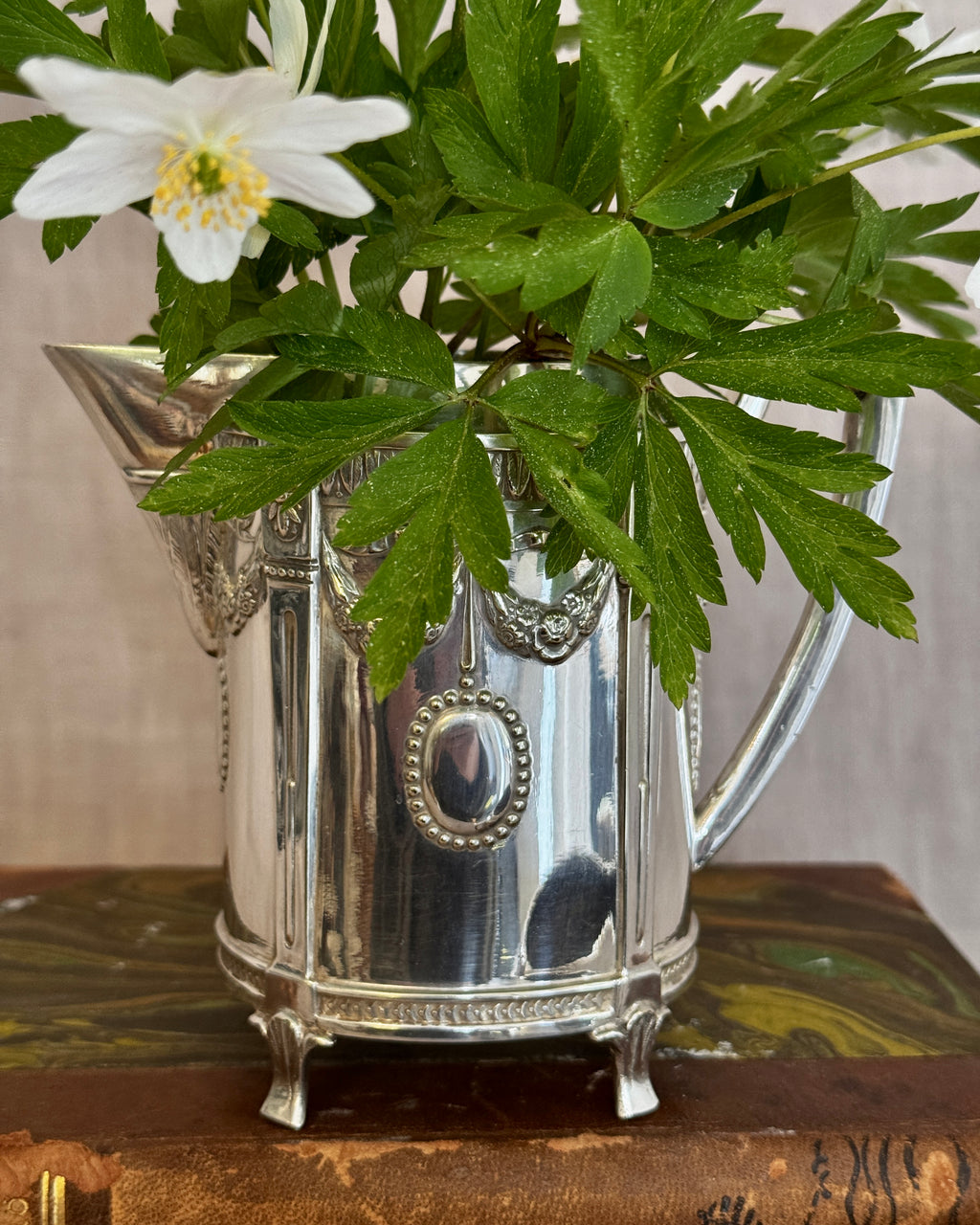 The Gustavian Cream & Sugar Set – Hallbergs GAB