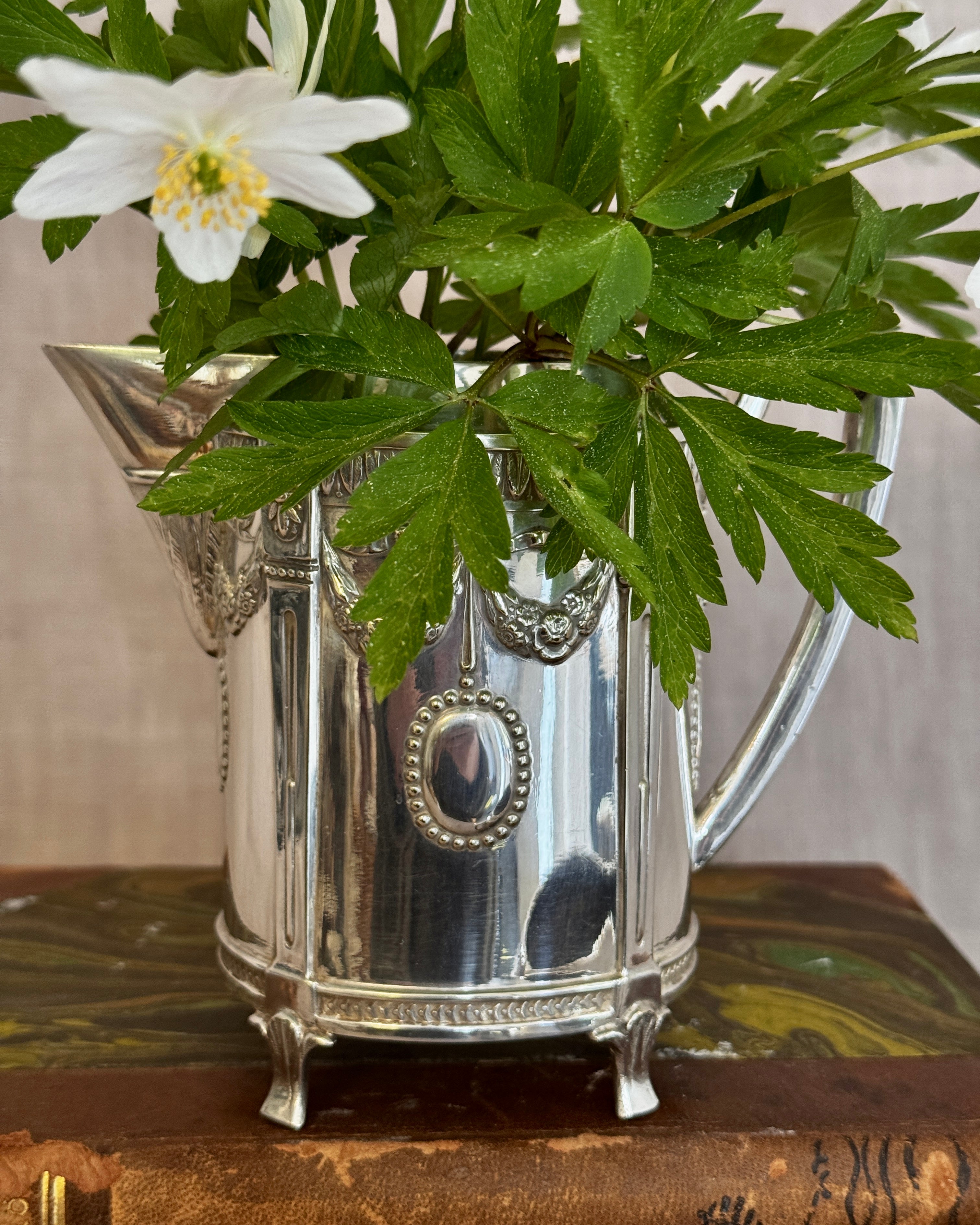 The Gustavian Cream & Sugar Set – Hallbergs GAB