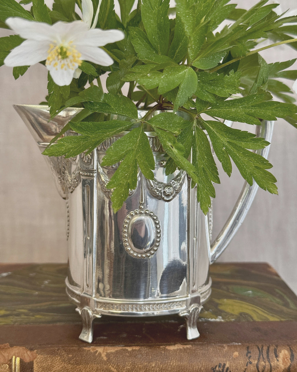 The Gustavian Cream & Sugar Set – Hallbergs GAB