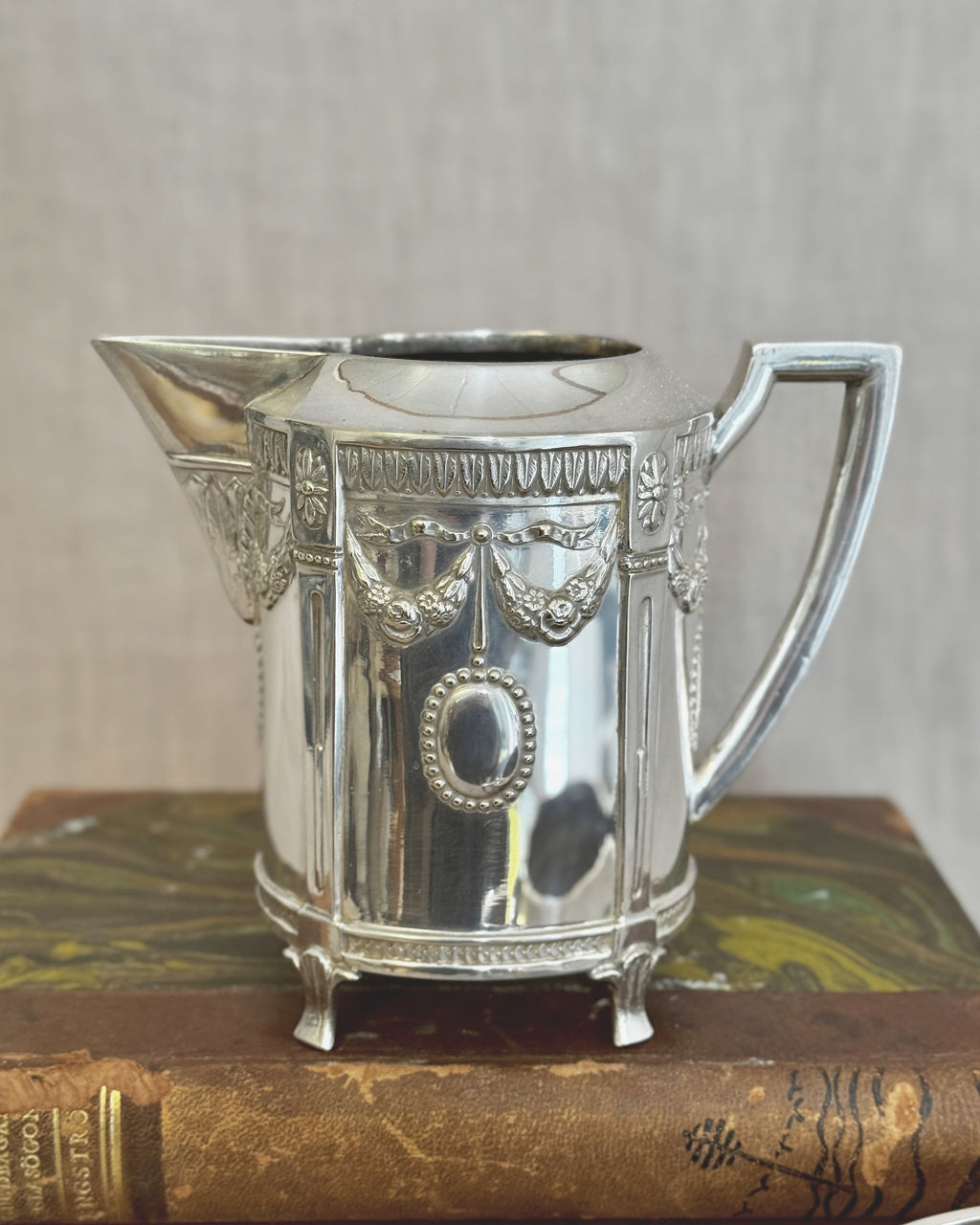 The Gustavian Cream & Sugar Set – Hallbergs GAB