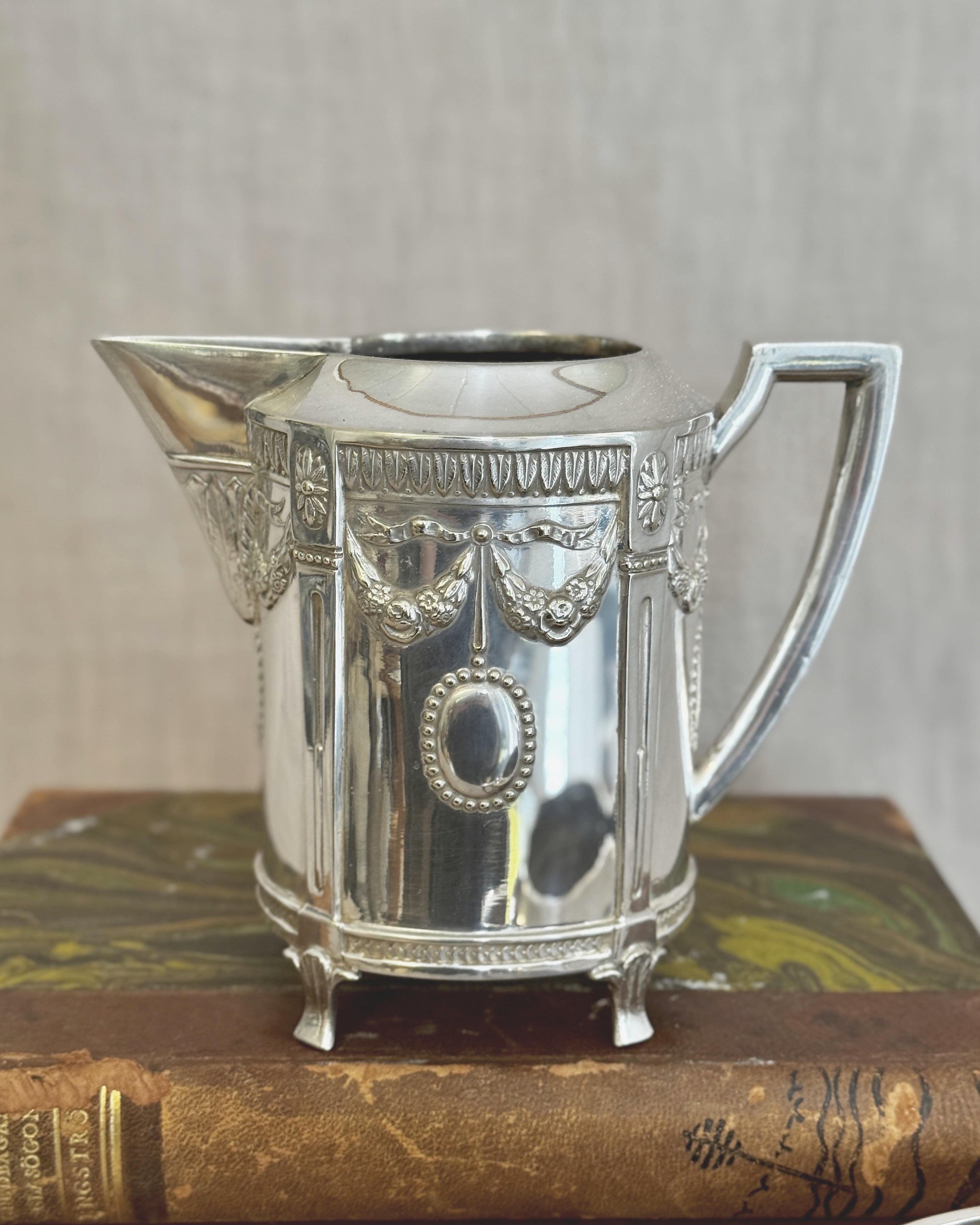 The Gustavian Cream & Sugar Set – Hallbergs GAB
