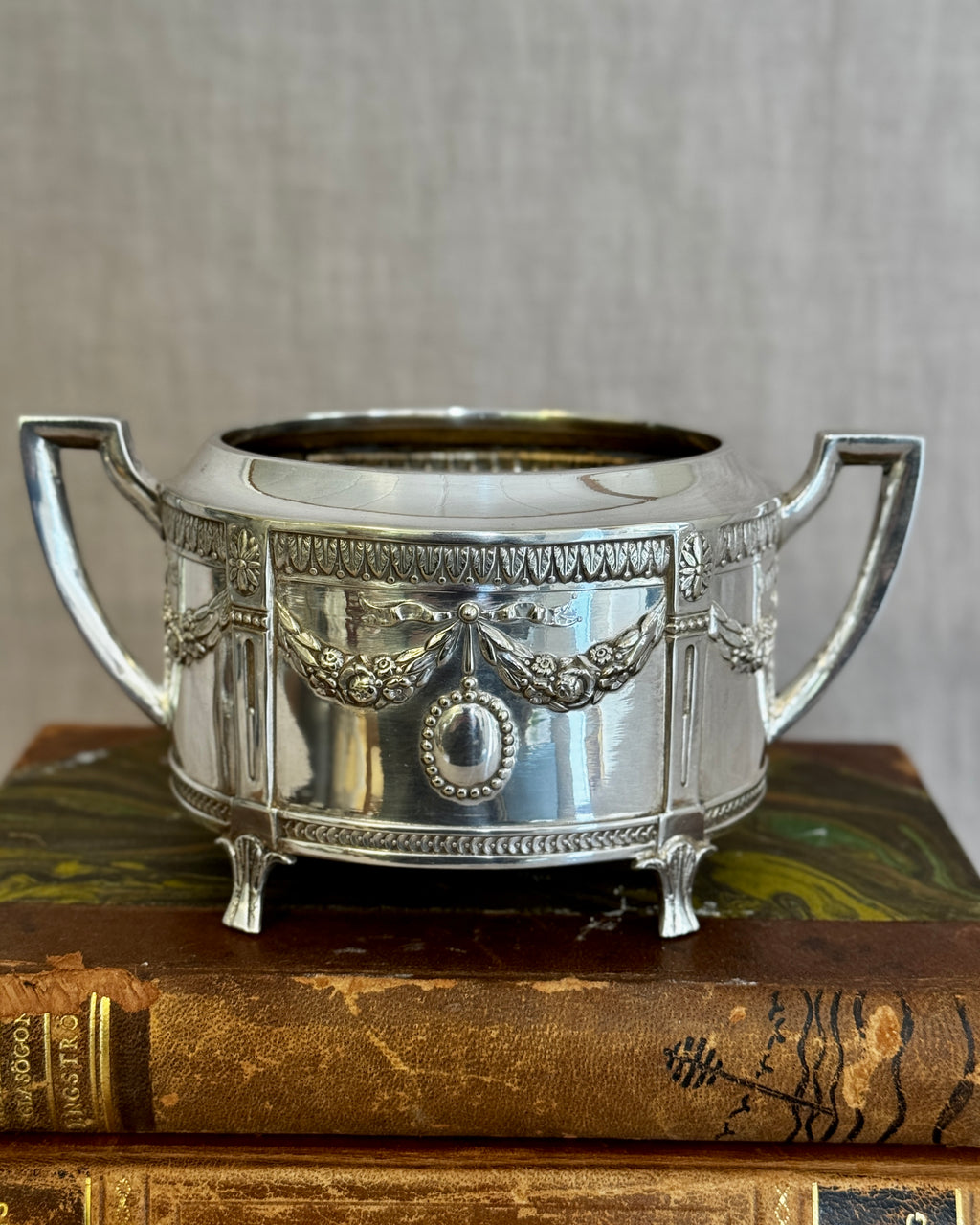 The Gustavian Cream & Sugar Set – Hallbergs GAB