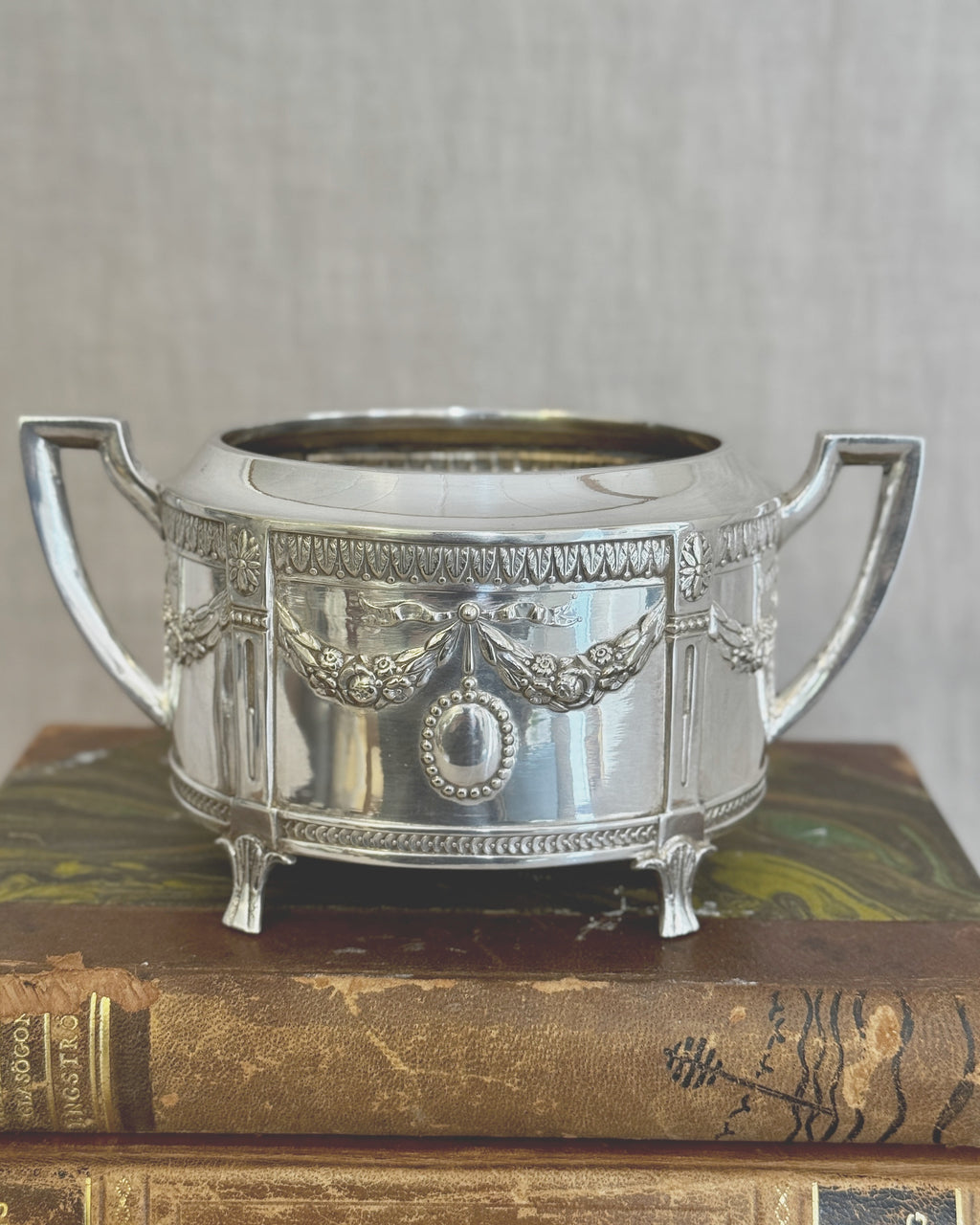The Gustavian Cream & Sugar Set – Hallbergs GAB