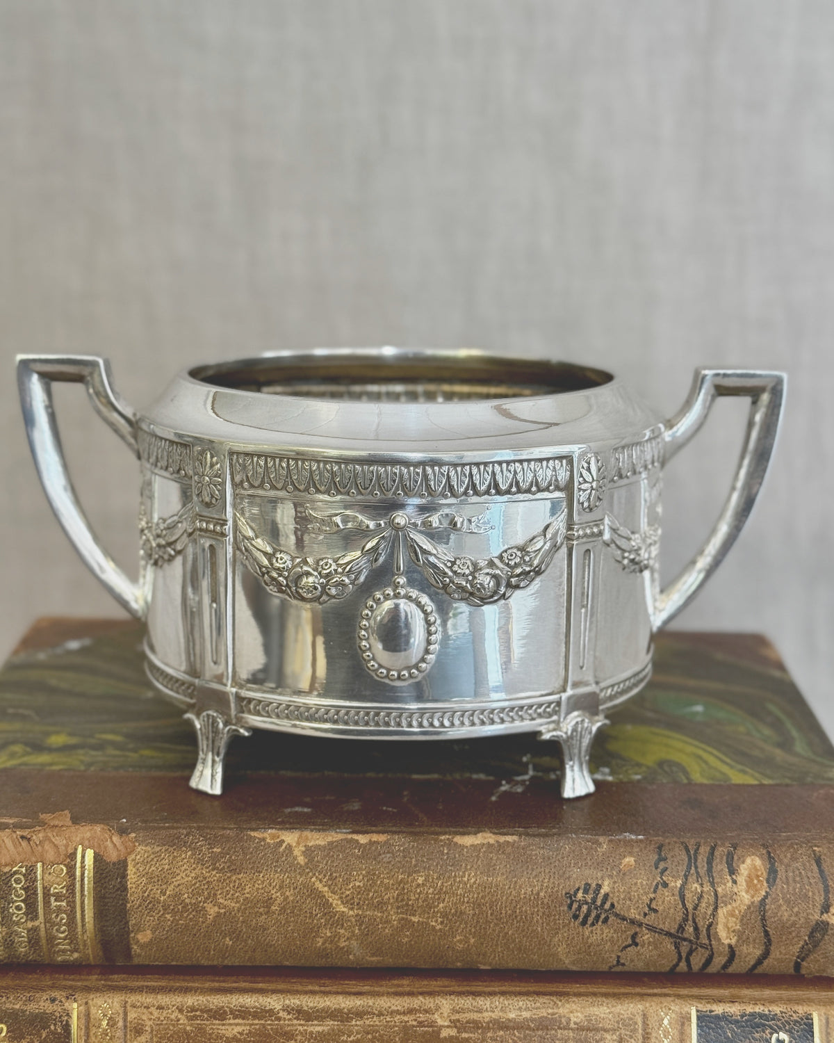 The Gustavian Cream & Sugar Set – Hallbergs GAB