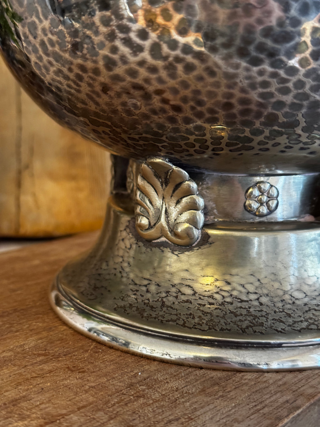 The Hammered Pedestal Bowl – GAB Stockholm