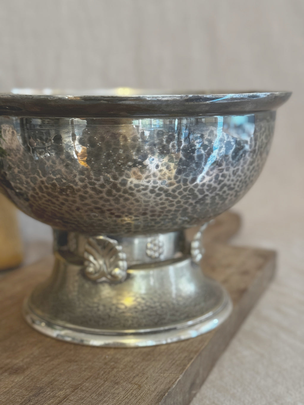 The Hammered Pedestal Bowl – GAB Stockholm