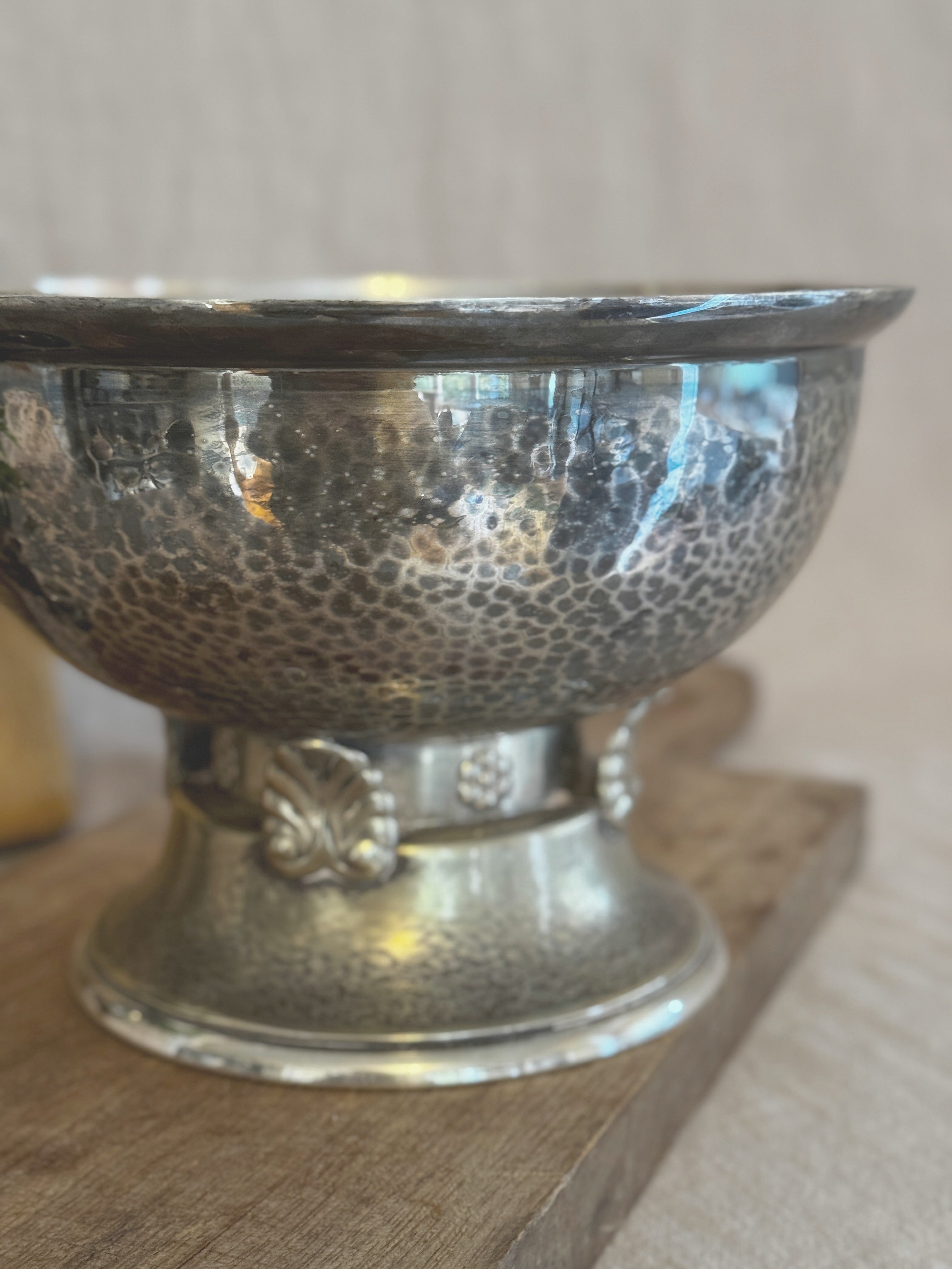 The Hammered Pedestal Bowl – GAB Stockholm