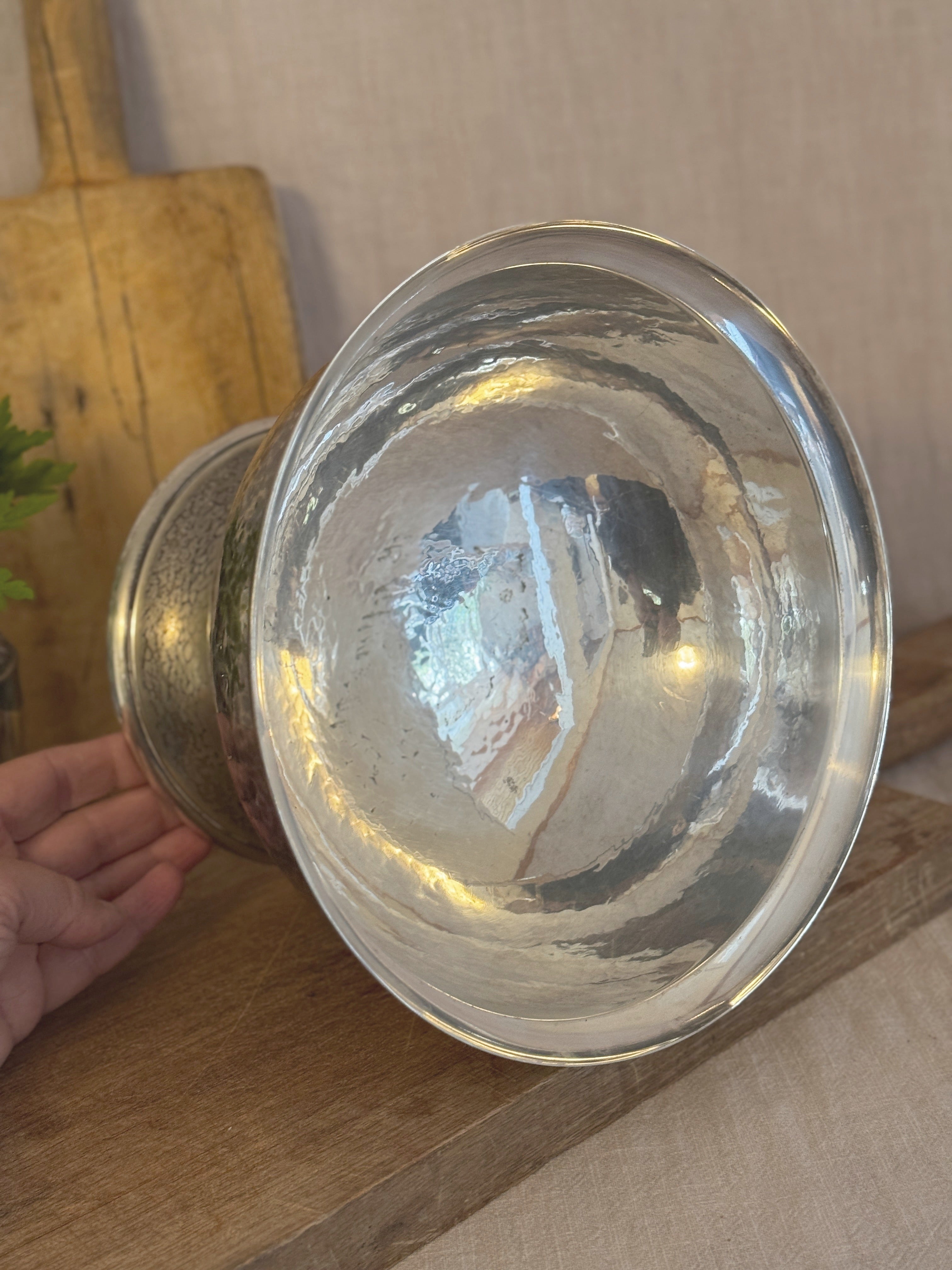 The Hammered Pedestal Bowl – GAB Stockholm