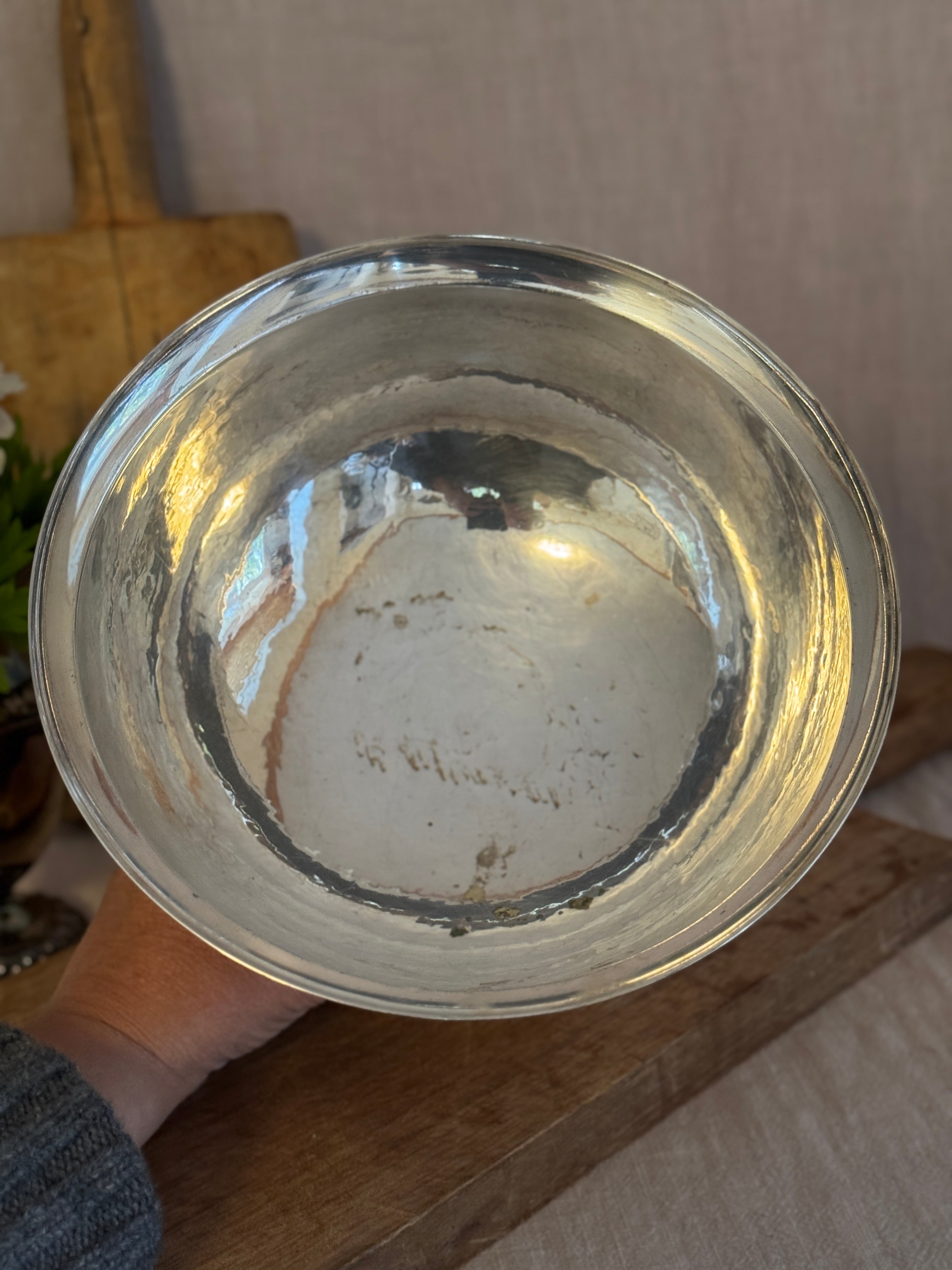 The Hammered Pedestal Bowl – GAB Stockholm