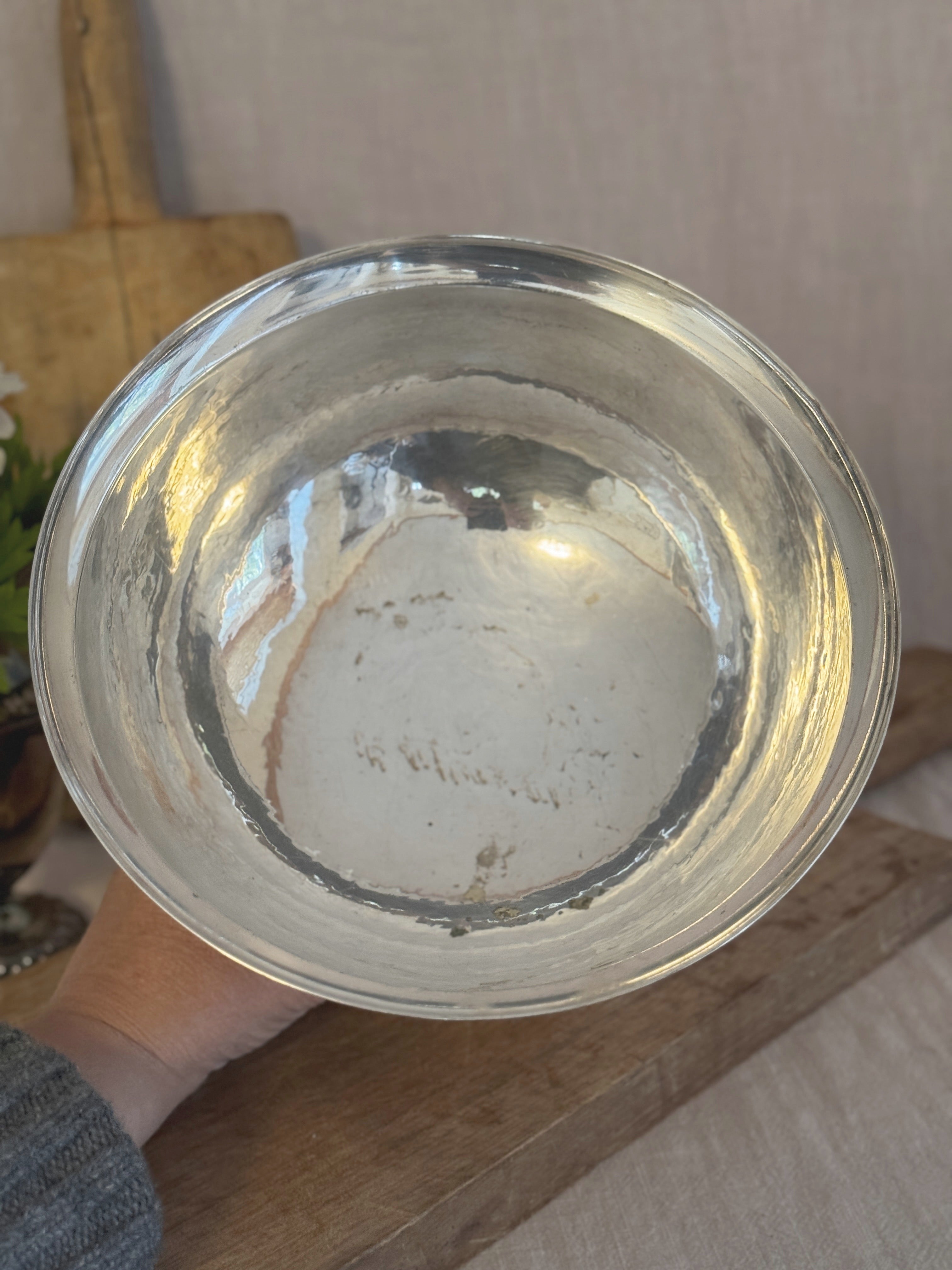 The Hammered Pedestal Bowl – GAB Stockholm
