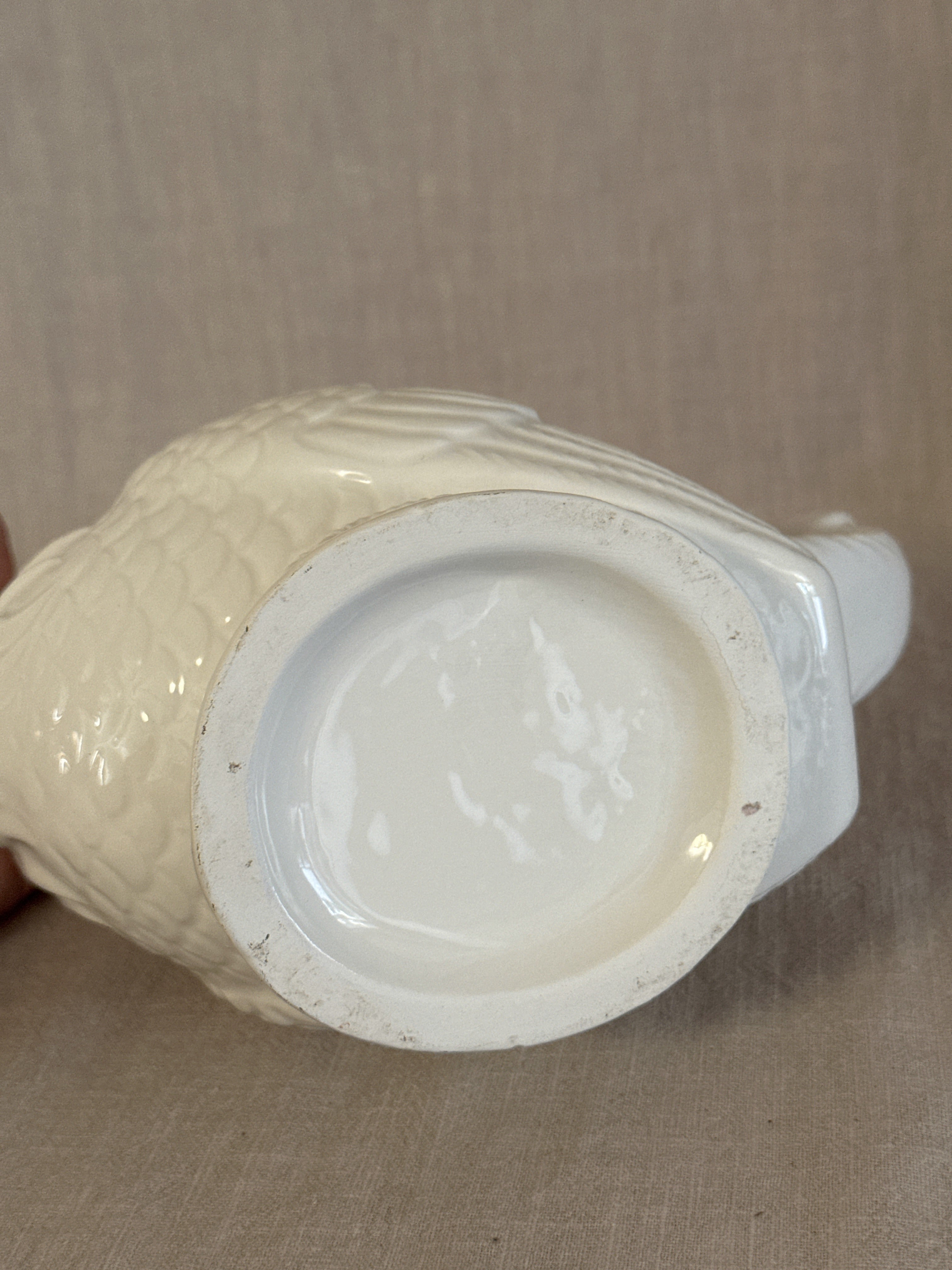 Plain unmarked base of the white rooster pitcher