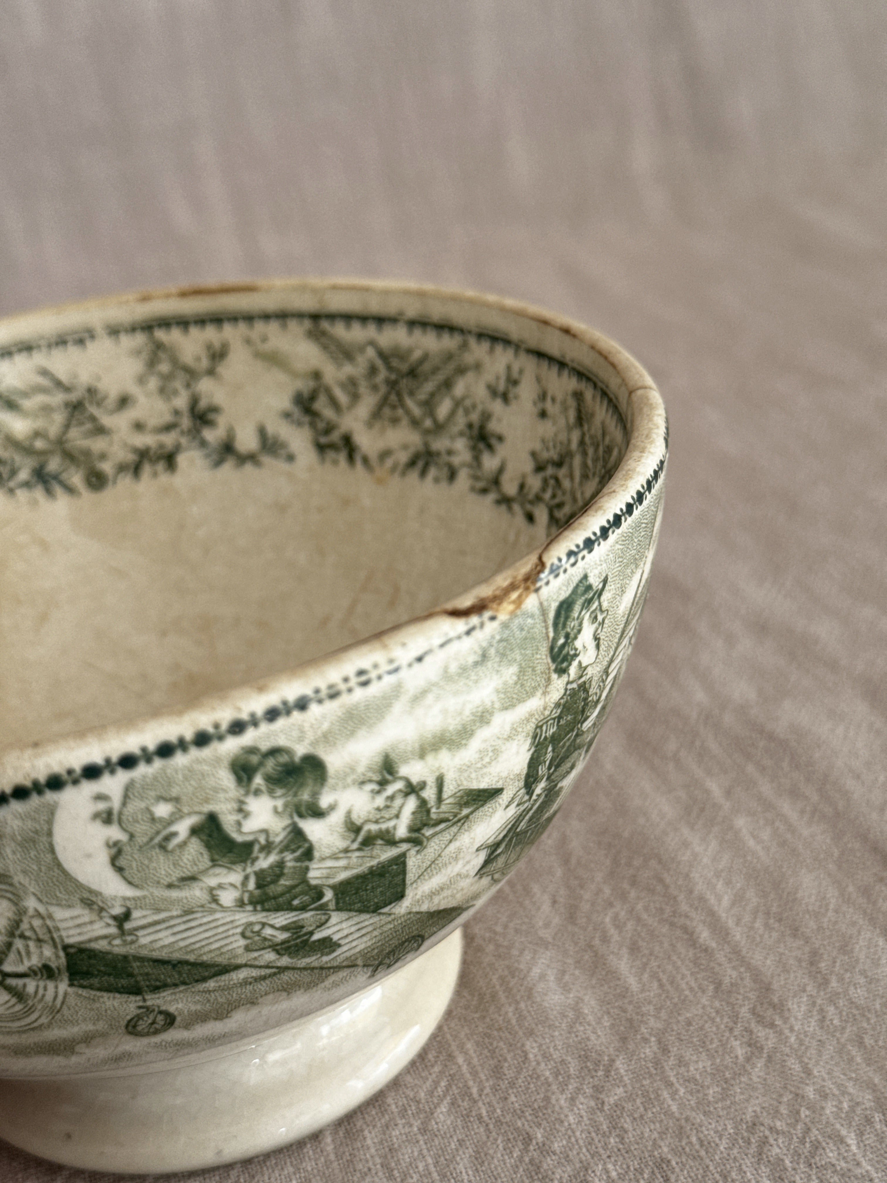 Angled view of the bowl showing the printed band running around the body