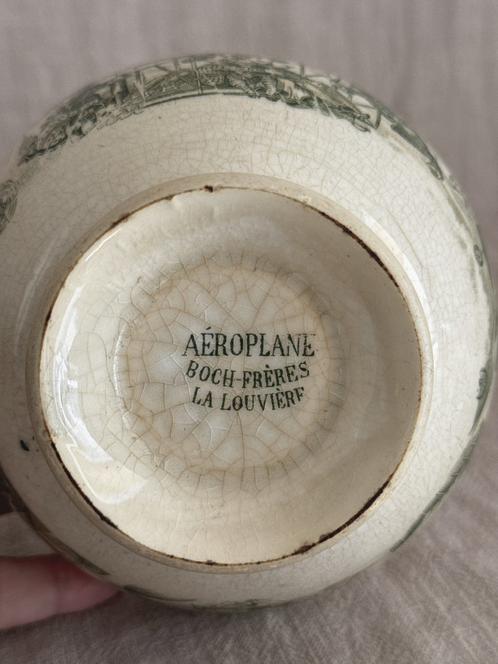 Base of the bowl showing the printed mark AÉROPLANE Boch-Frères La Louvière