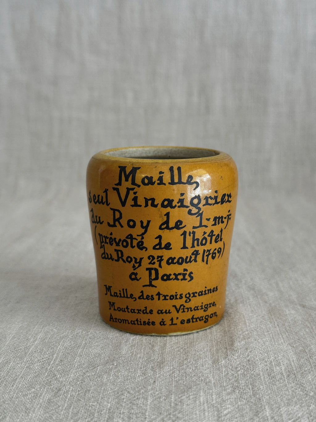 Undersides of both pots showing the printed MAILLE 1747 base marks