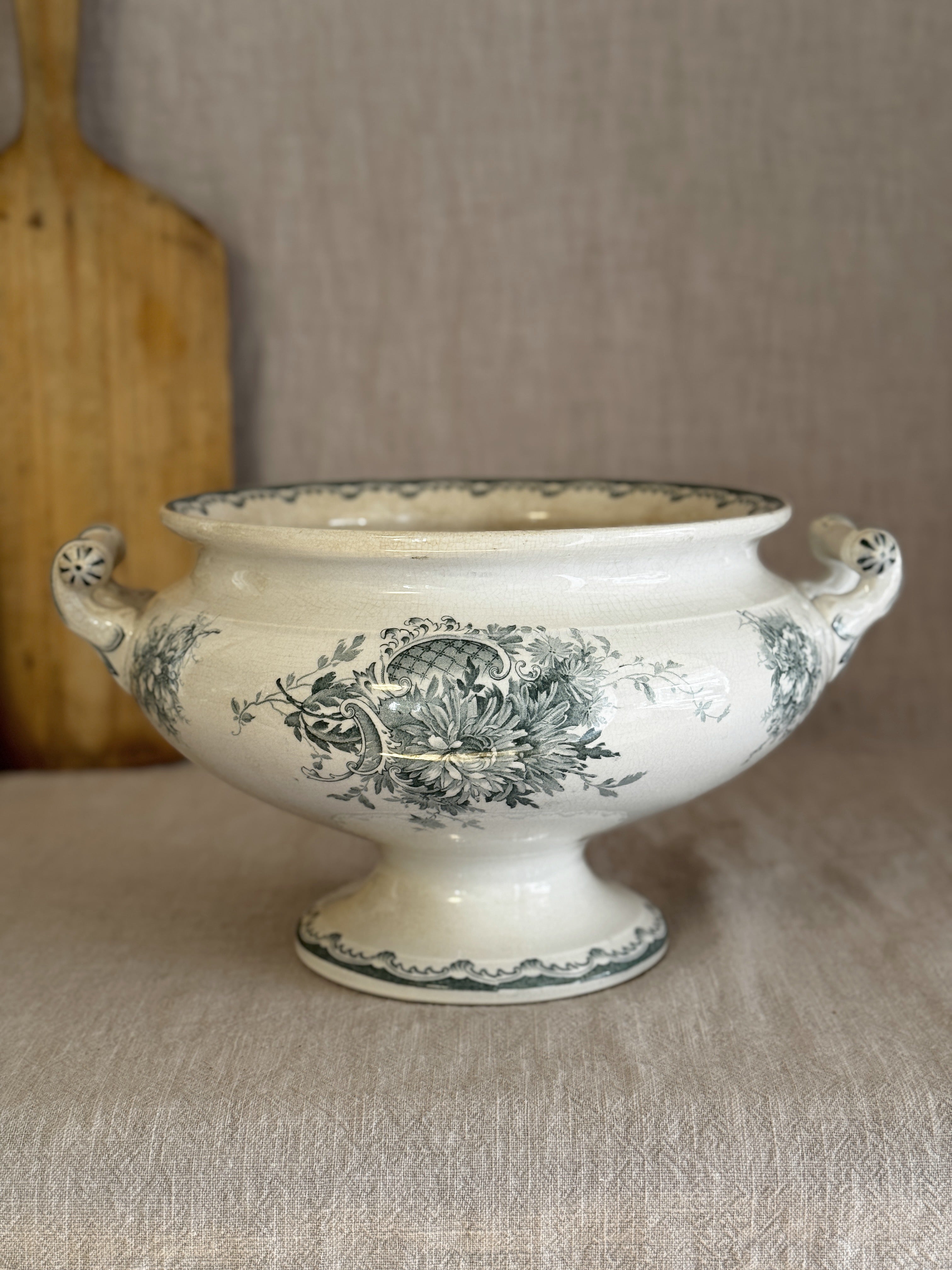 Swedish footed transferware bowl by Göteborgs Porslinsfabrik, side view showing the urn form and bouquet transfer