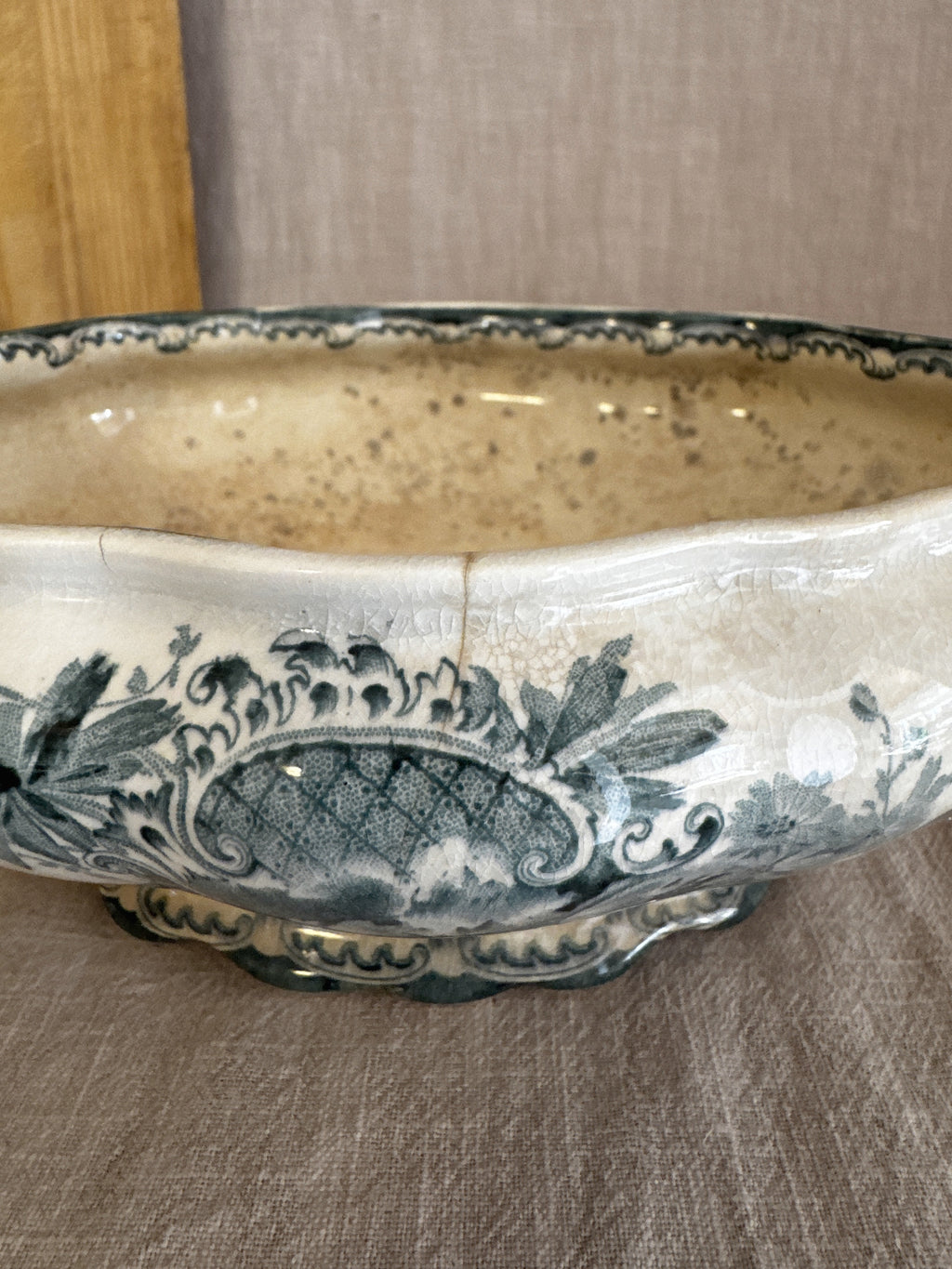 Close view of the tureen rim and the teal rocaille cartouche printed on the body