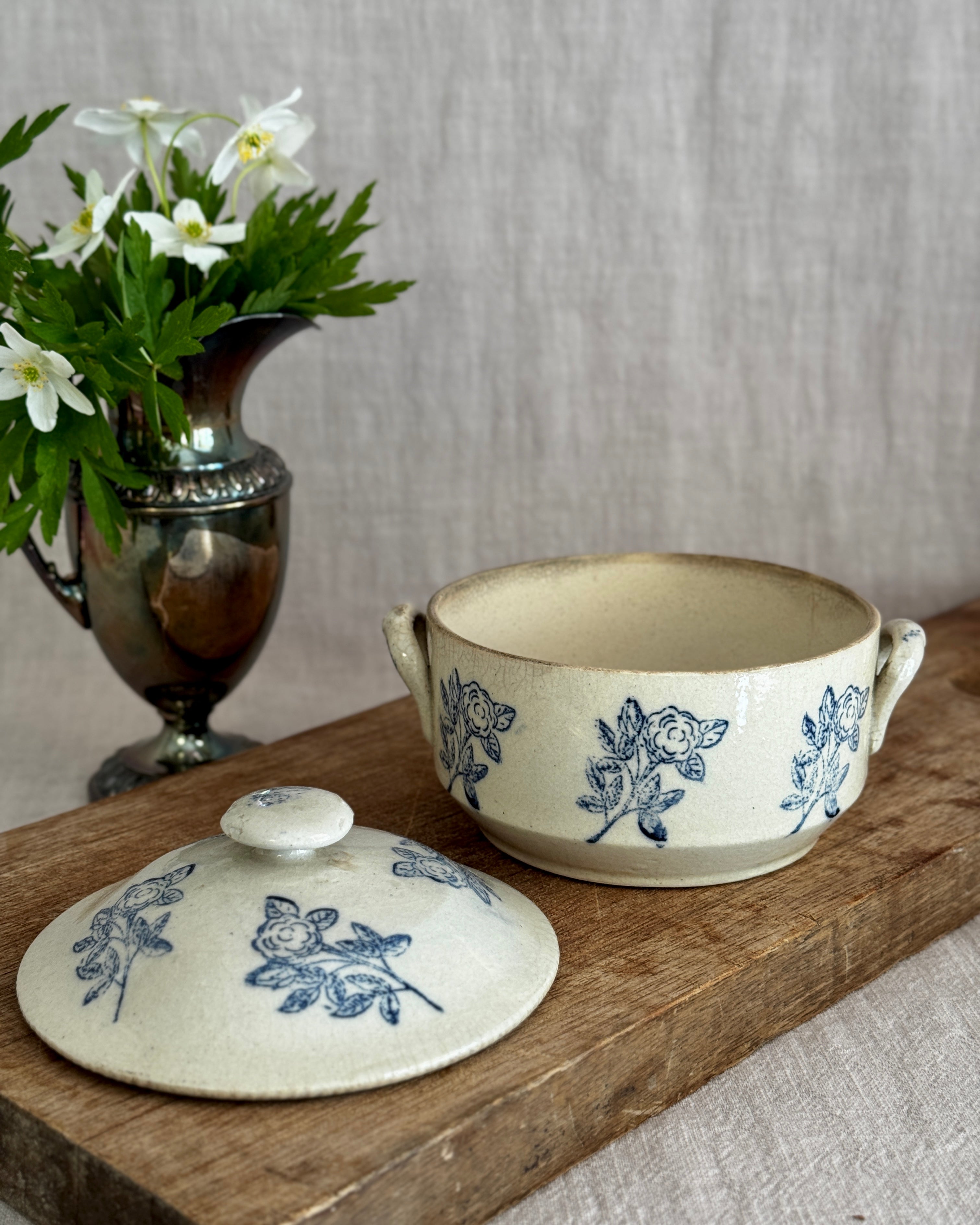 The Saint-Uze Covered Bowl