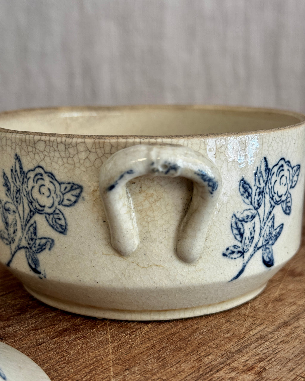 The Saint-Uze Covered Bowl