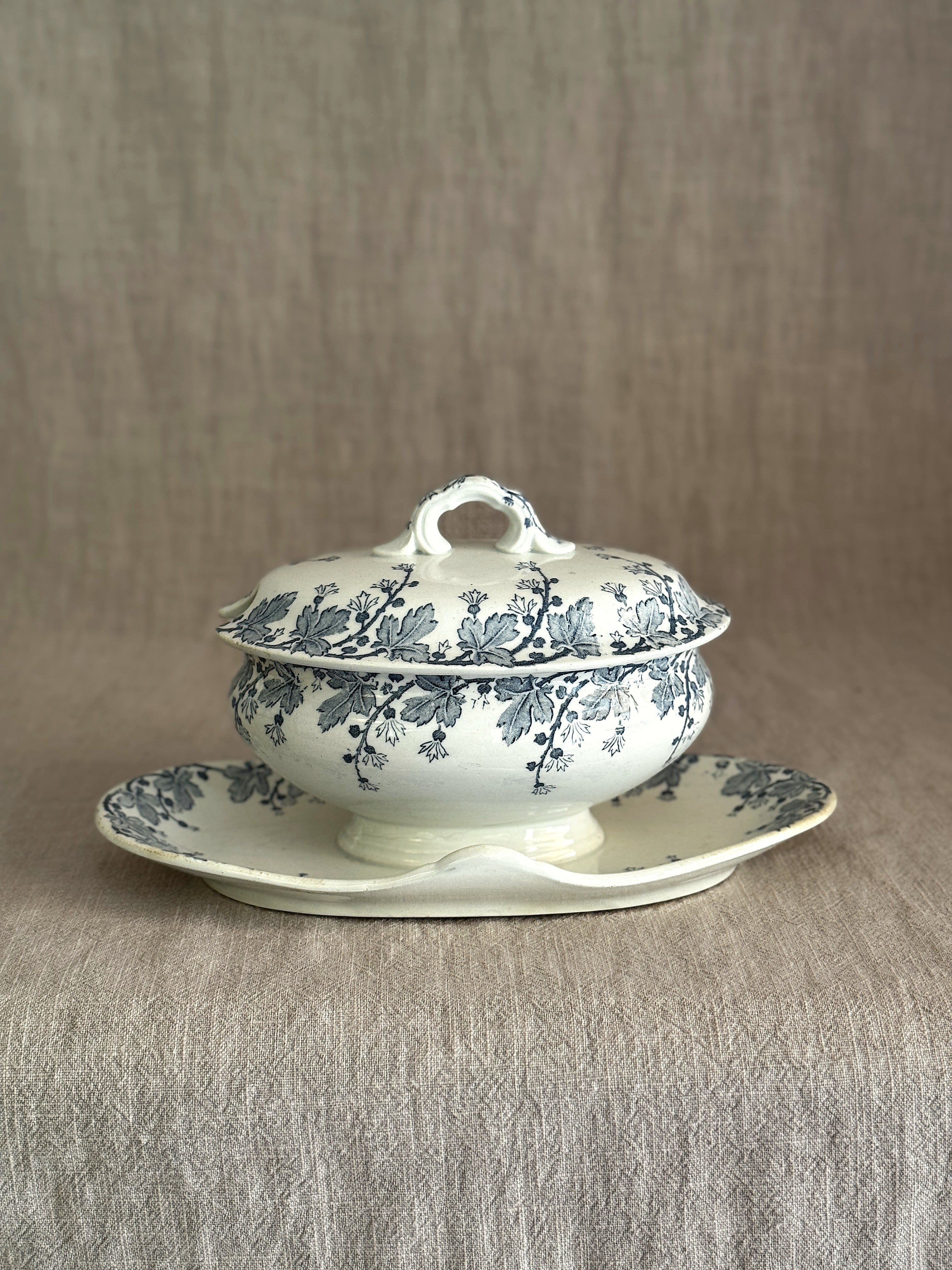 The Néva Sauce Tureen