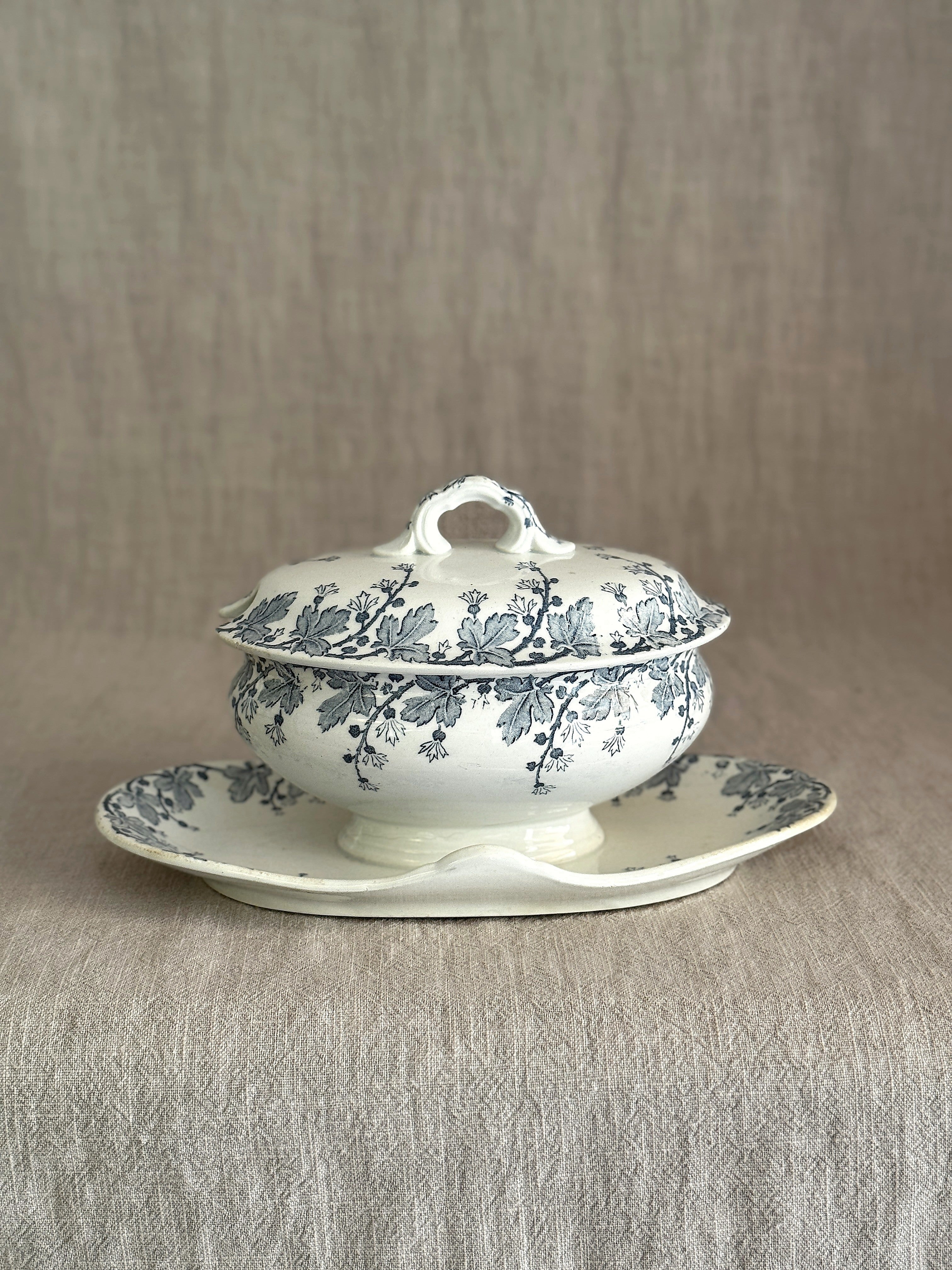 The Néva Sauce Tureen