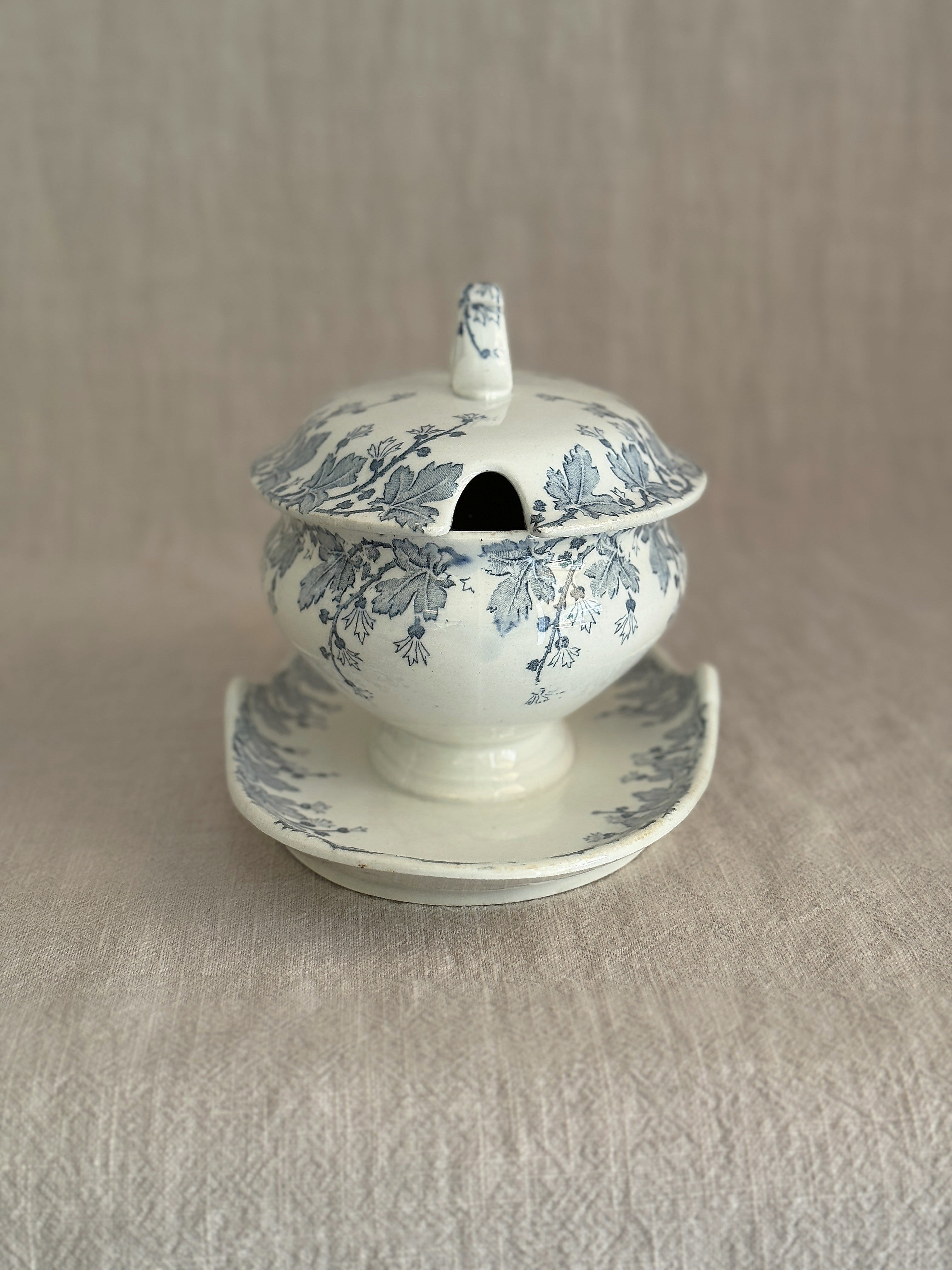 The Néva Sauce Tureen