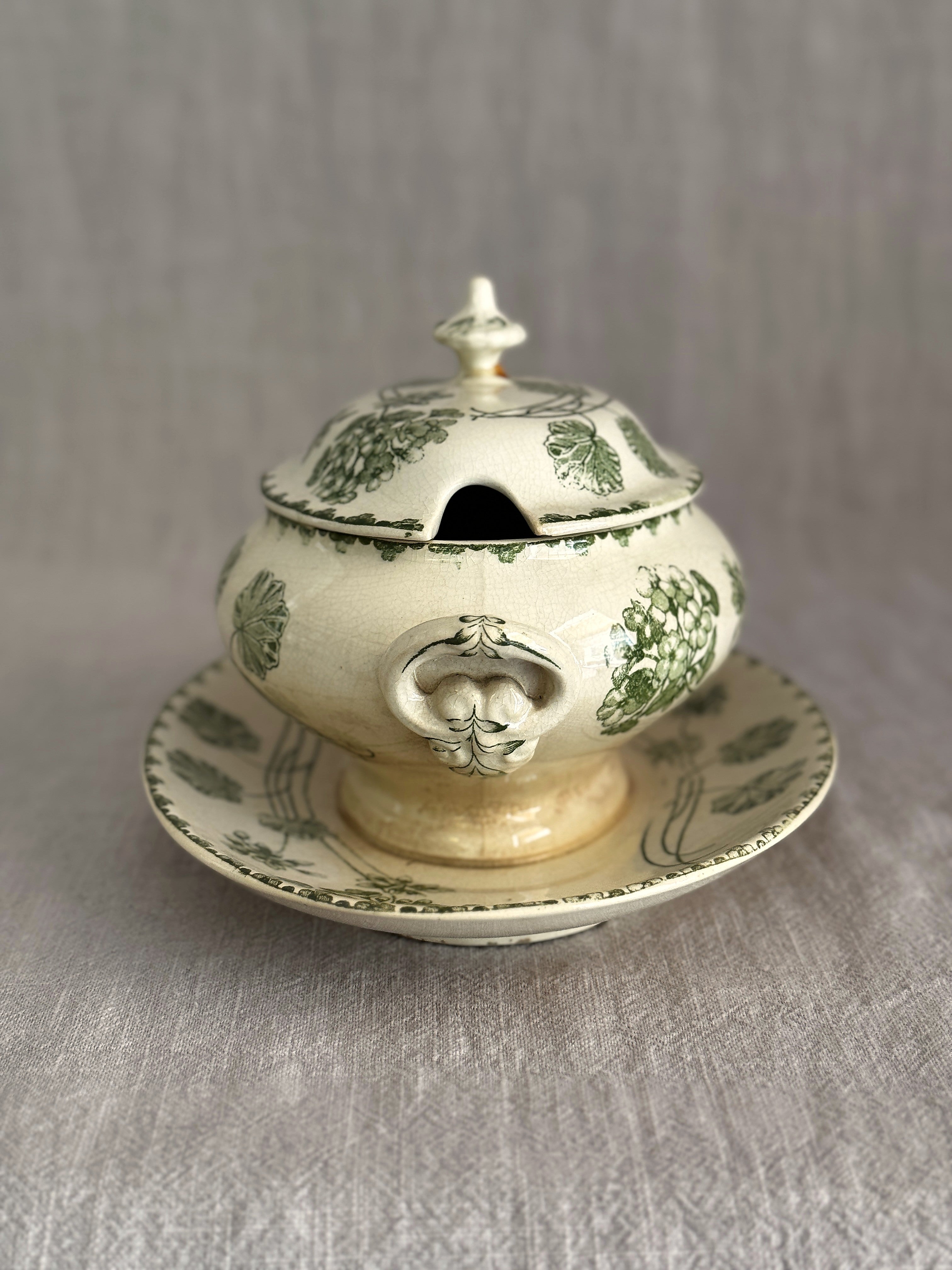 The Geranium Saucière