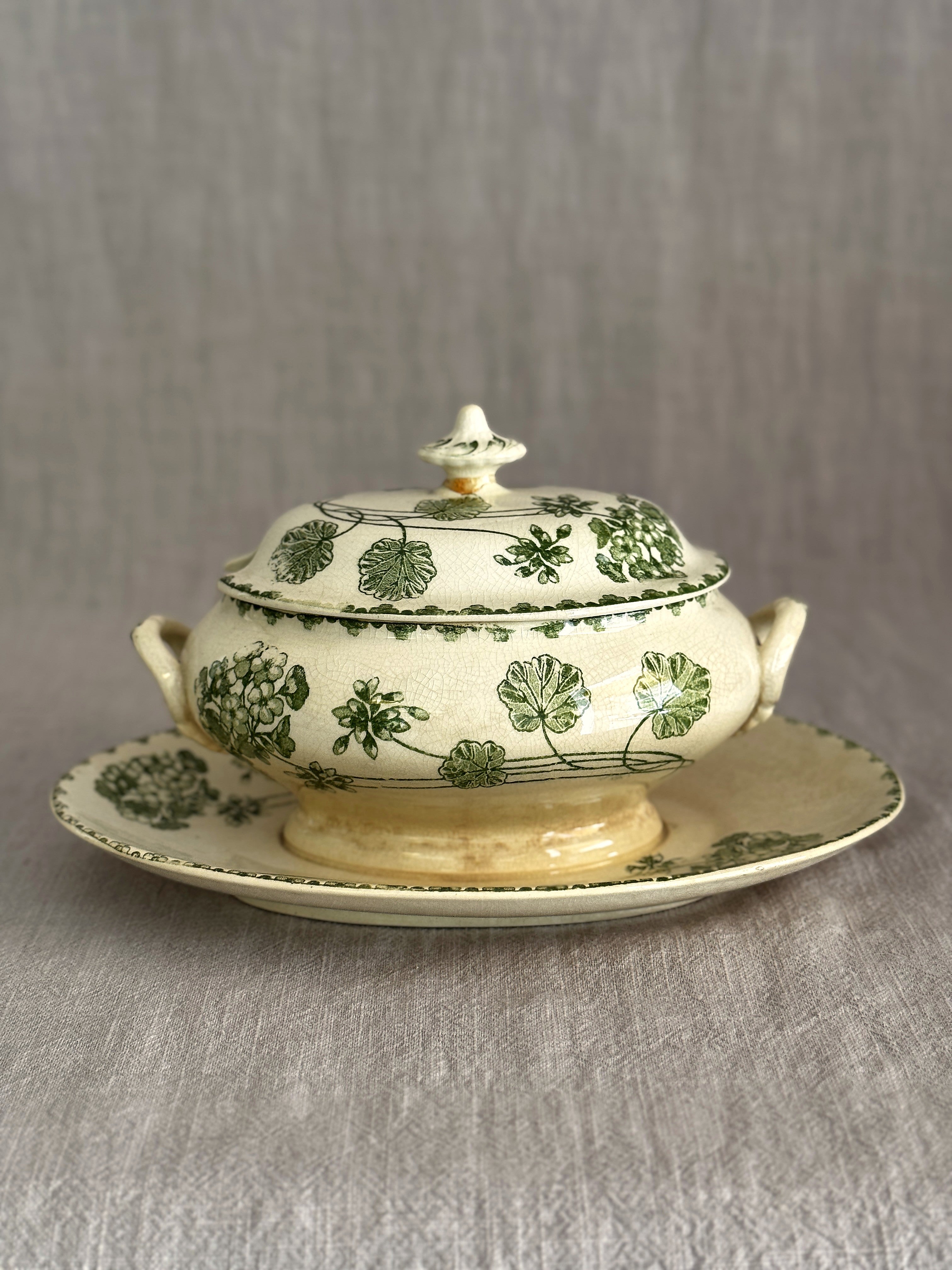 The Geranium Saucière