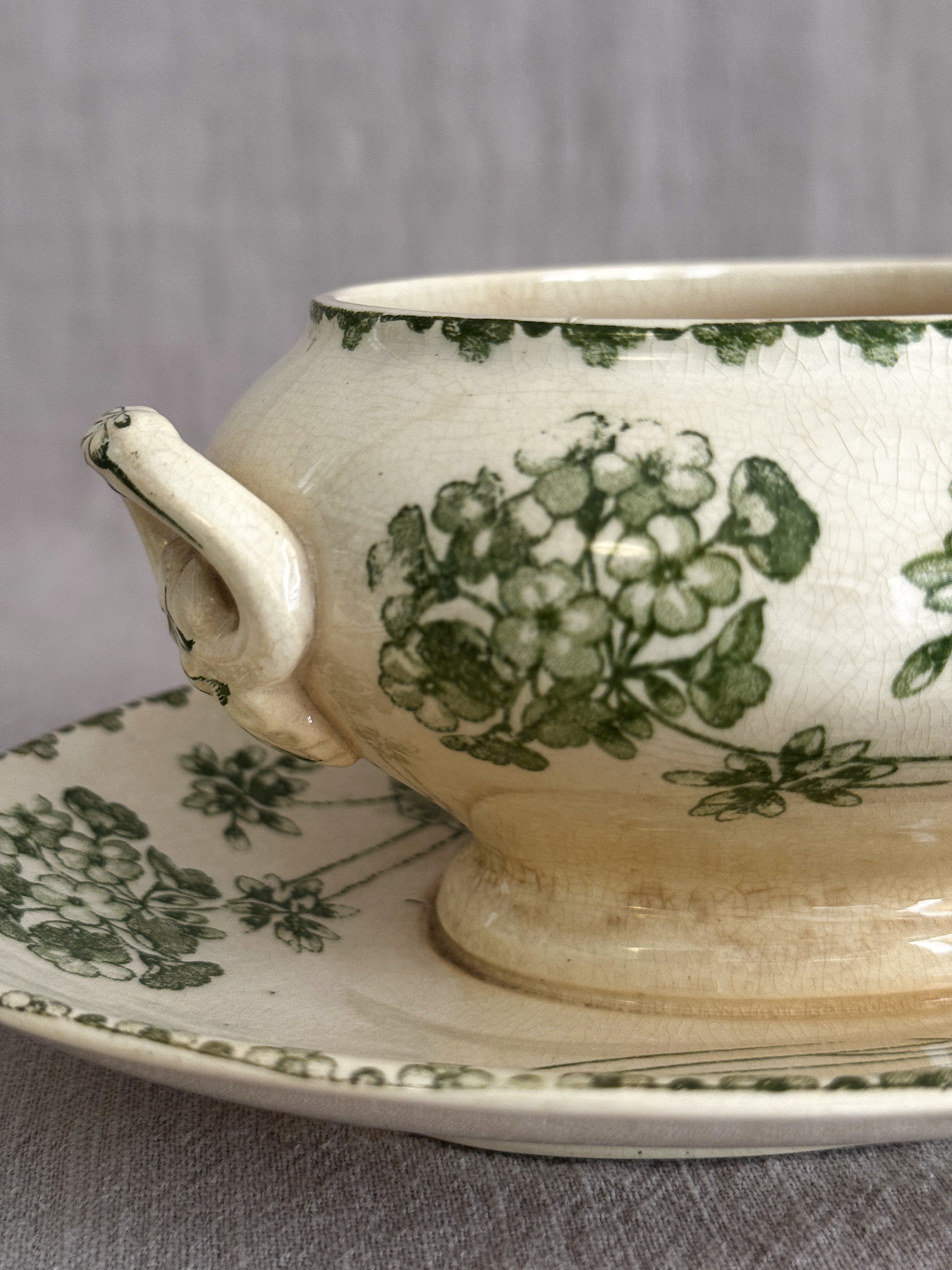 The Geranium Saucière