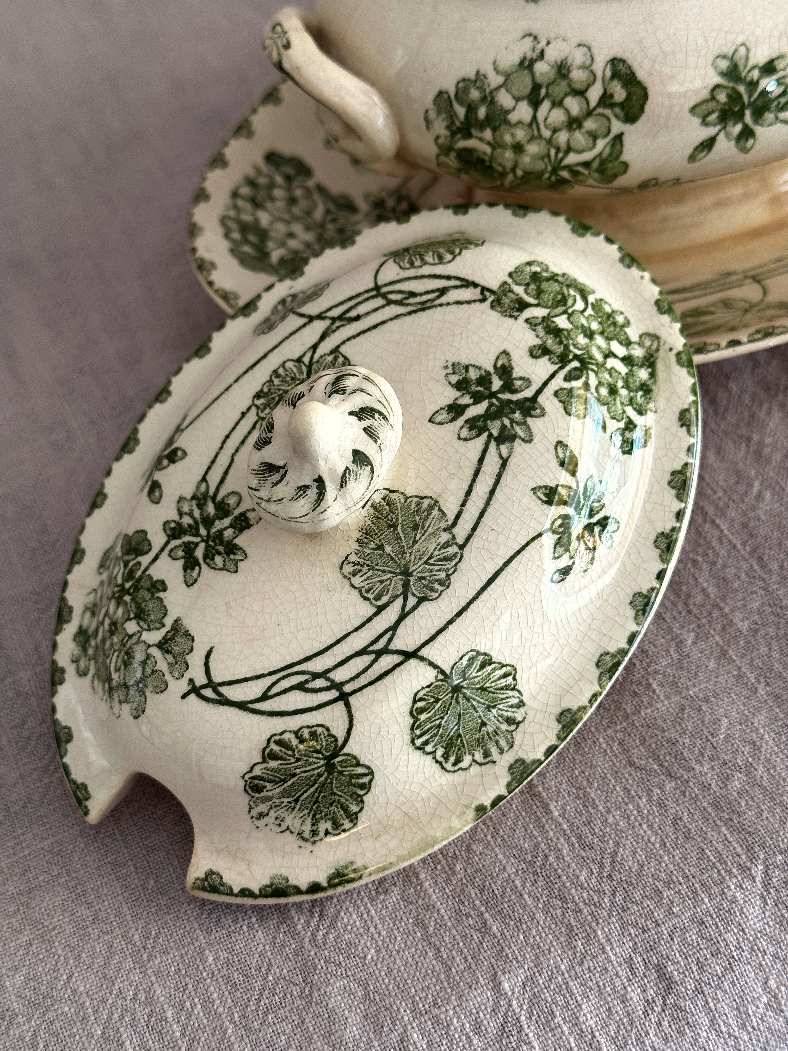 The Geranium Saucière