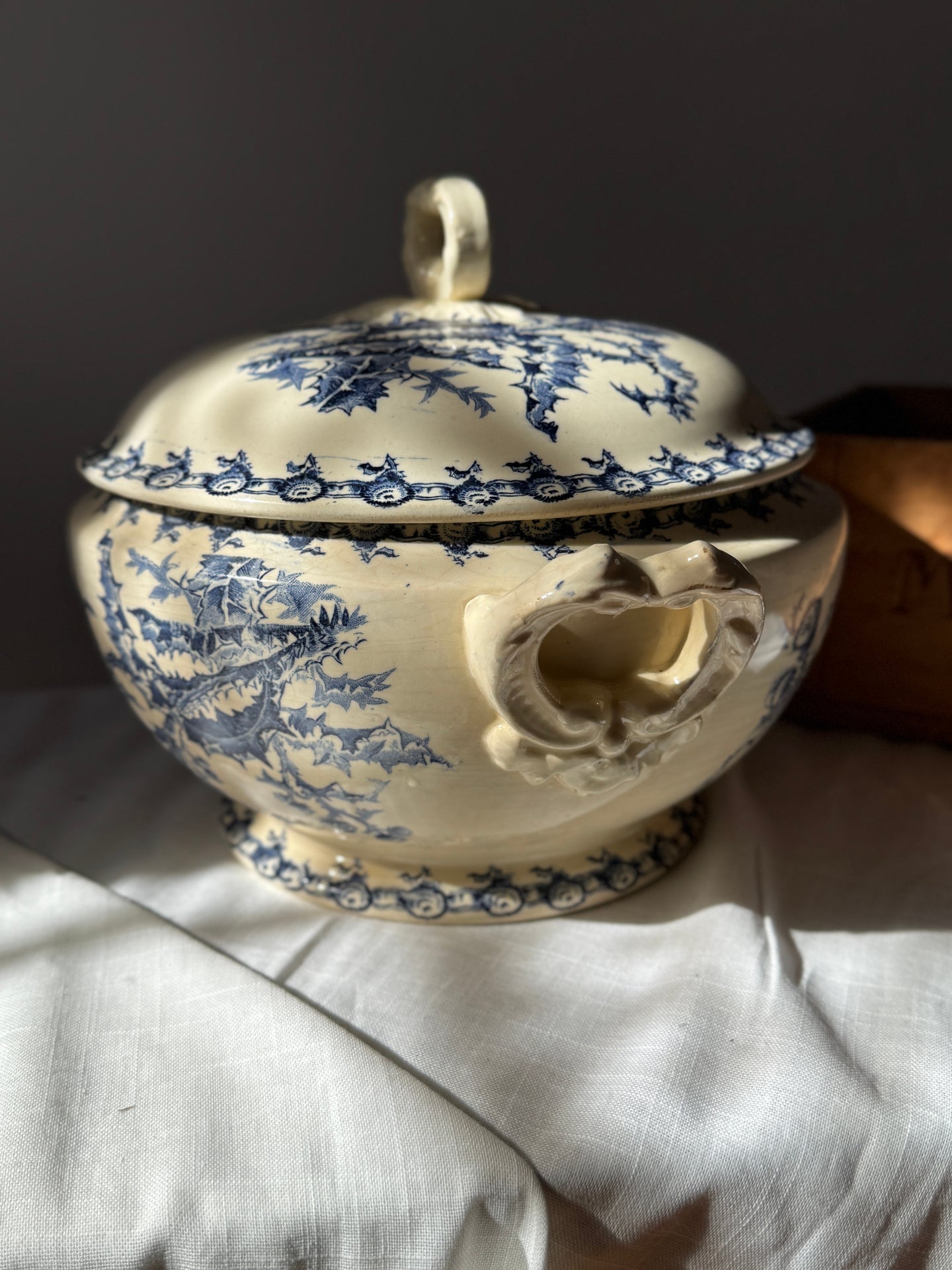Antique Gien France Terrine Chardons - handle detail
