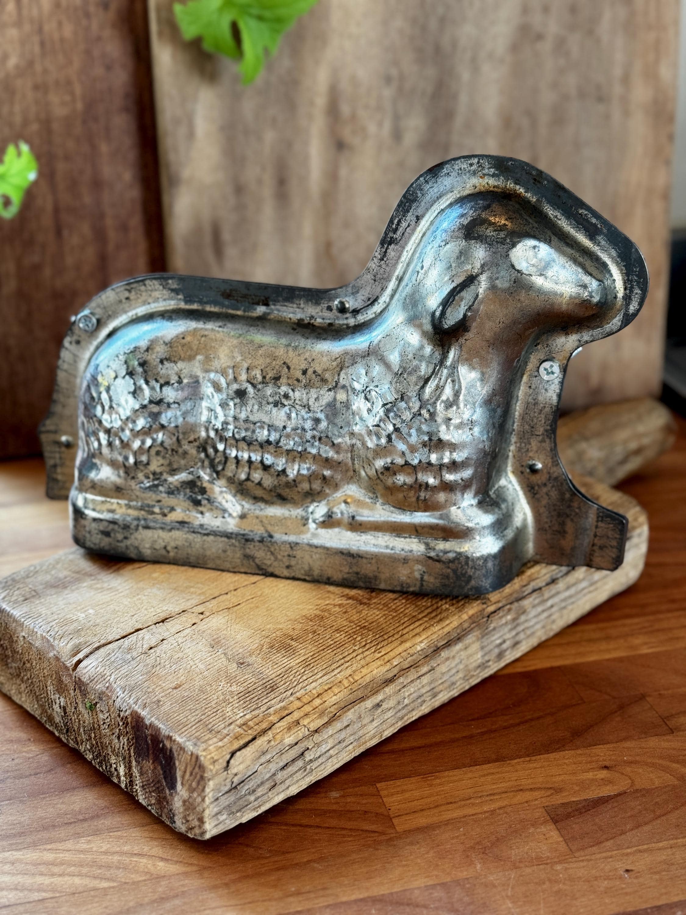 Vintage Lamb Chocolate Mold - detail