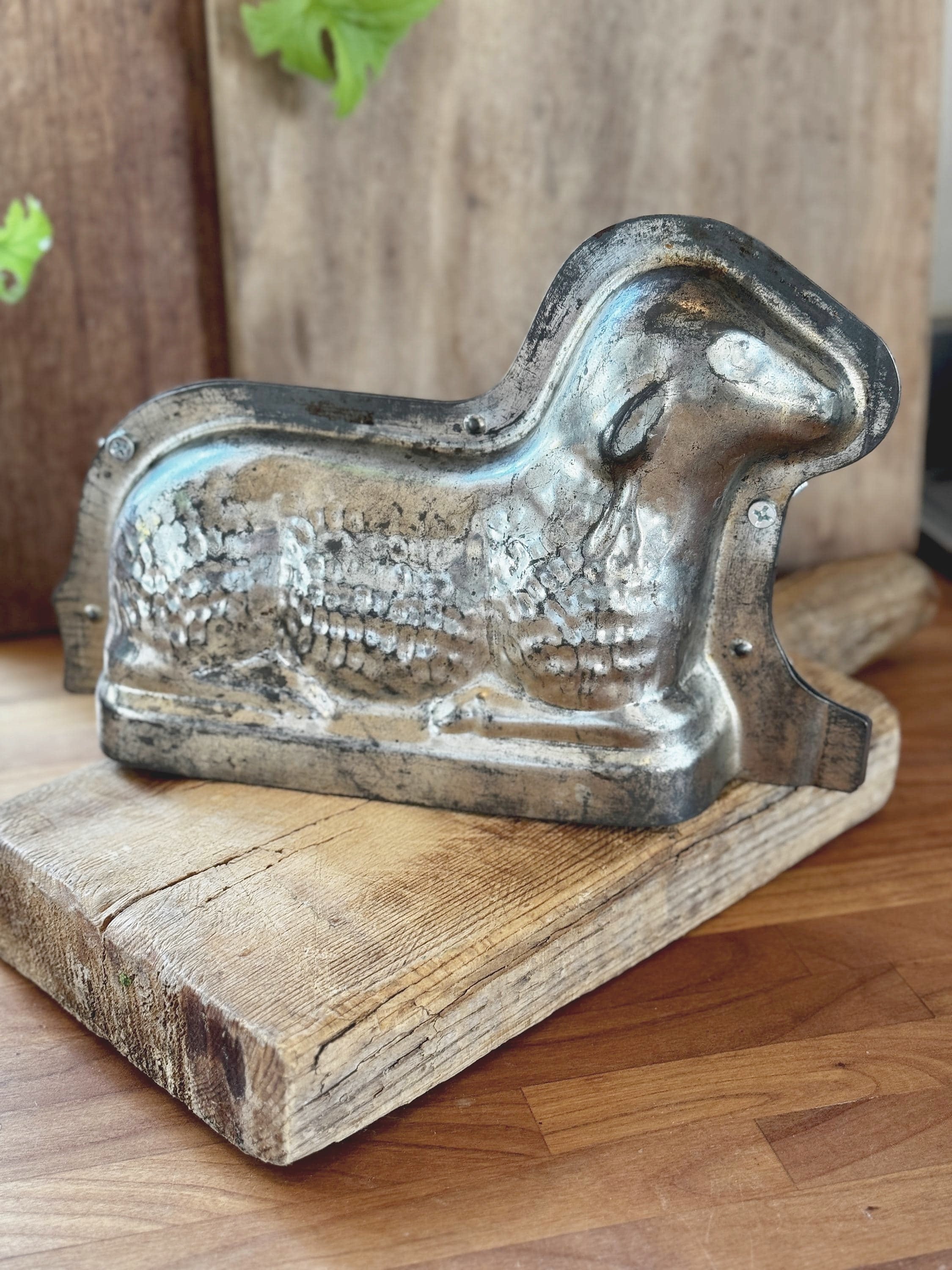 Vintage Lamb Chocolate Mold - detail