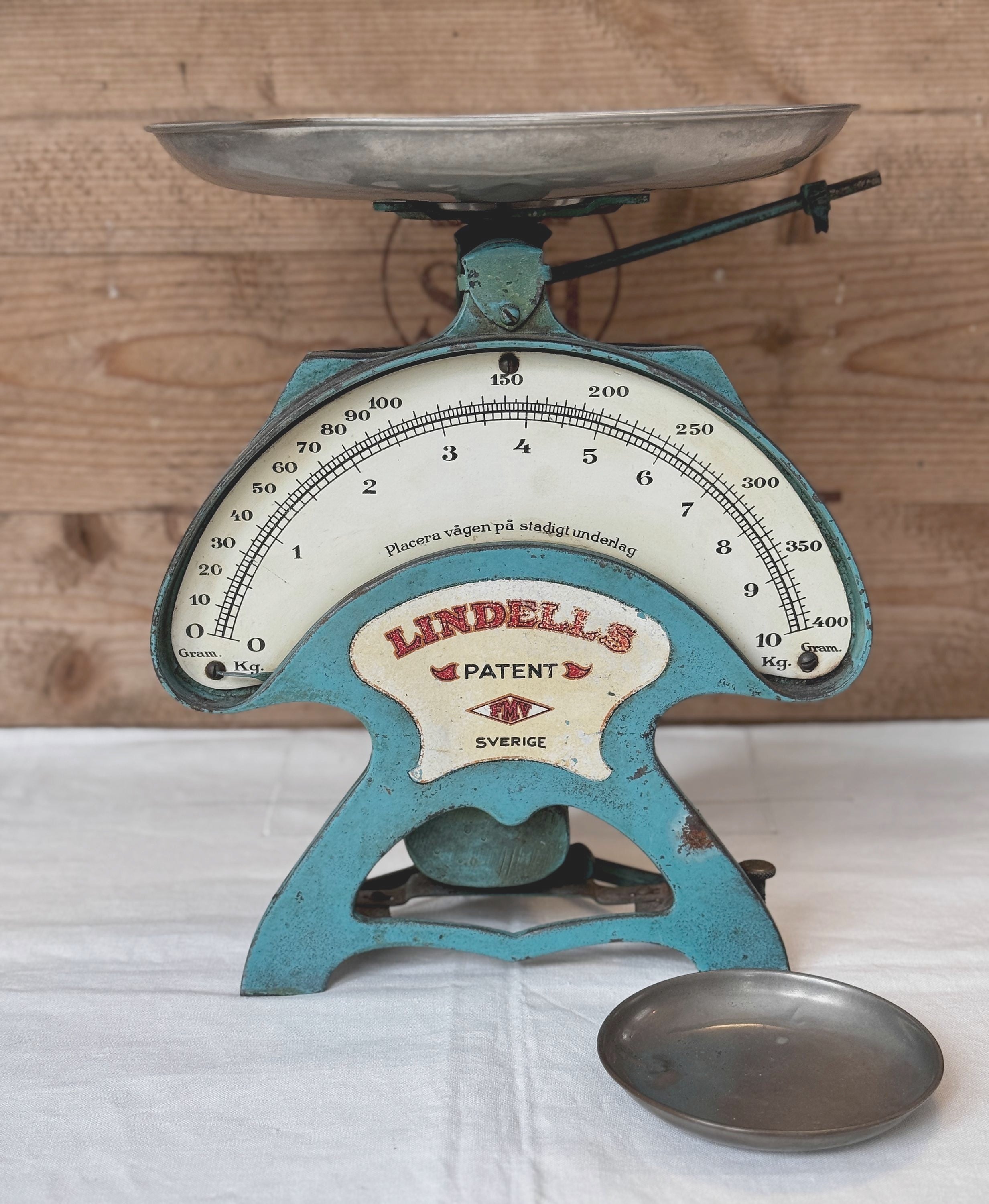 Lindells Turquoise Kitchen Scale - 1