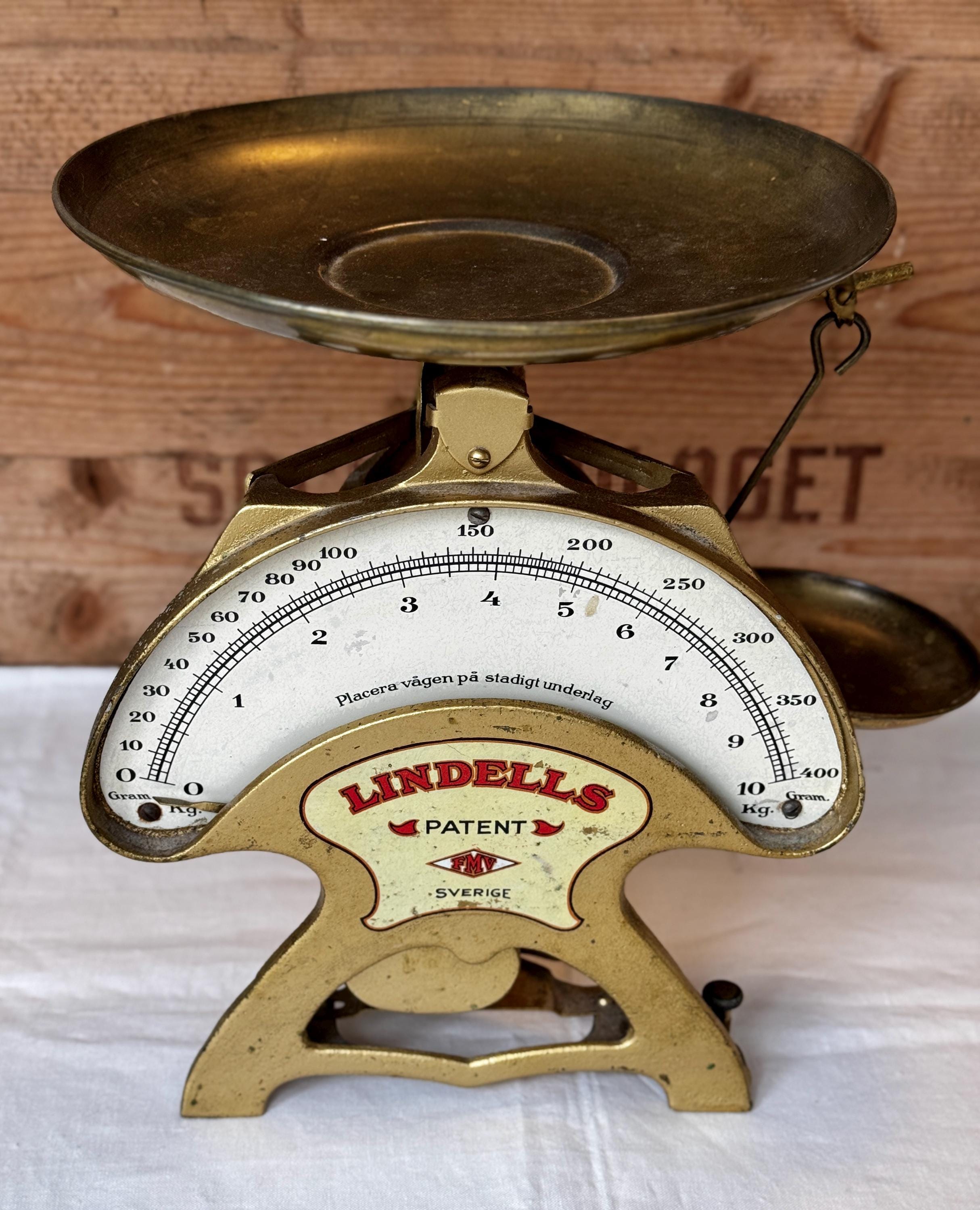 Lindells Antique Kitchen Scale - 2