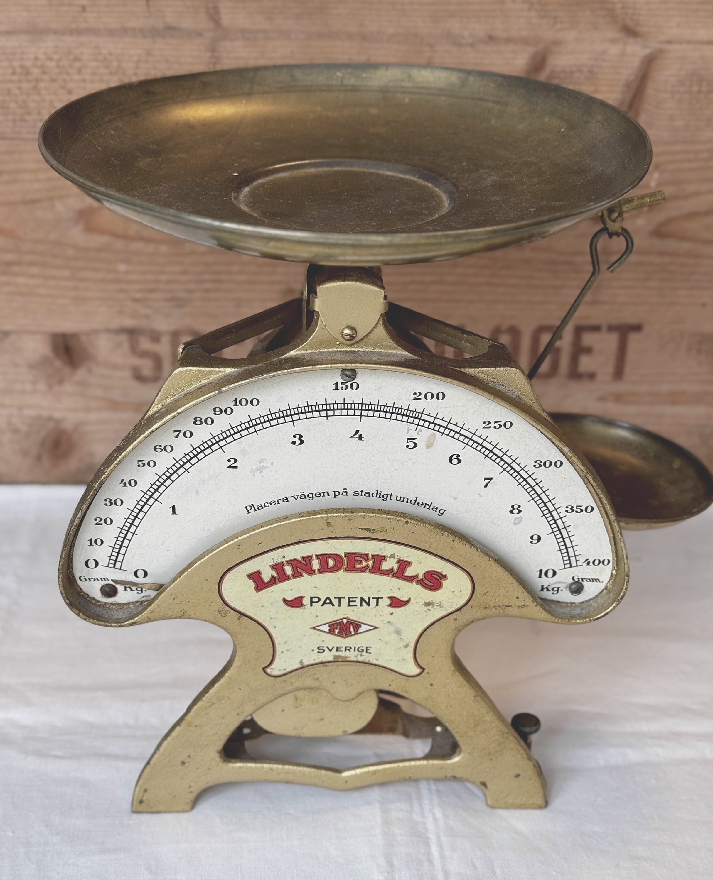 Lindells Antique Kitchen Scale - 2